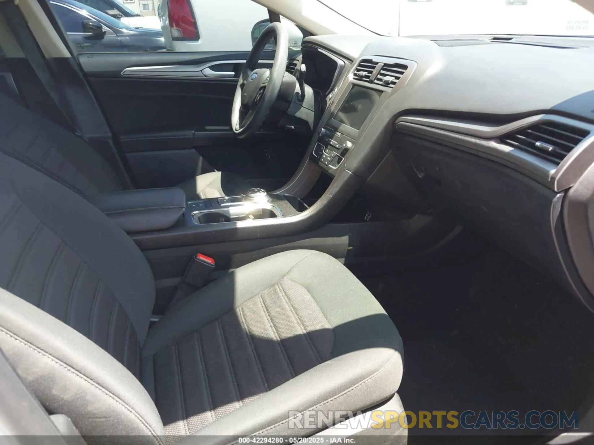 5 Photograph of a damaged car 3FA6P0LUXLR253227 FORD FUSION 2020