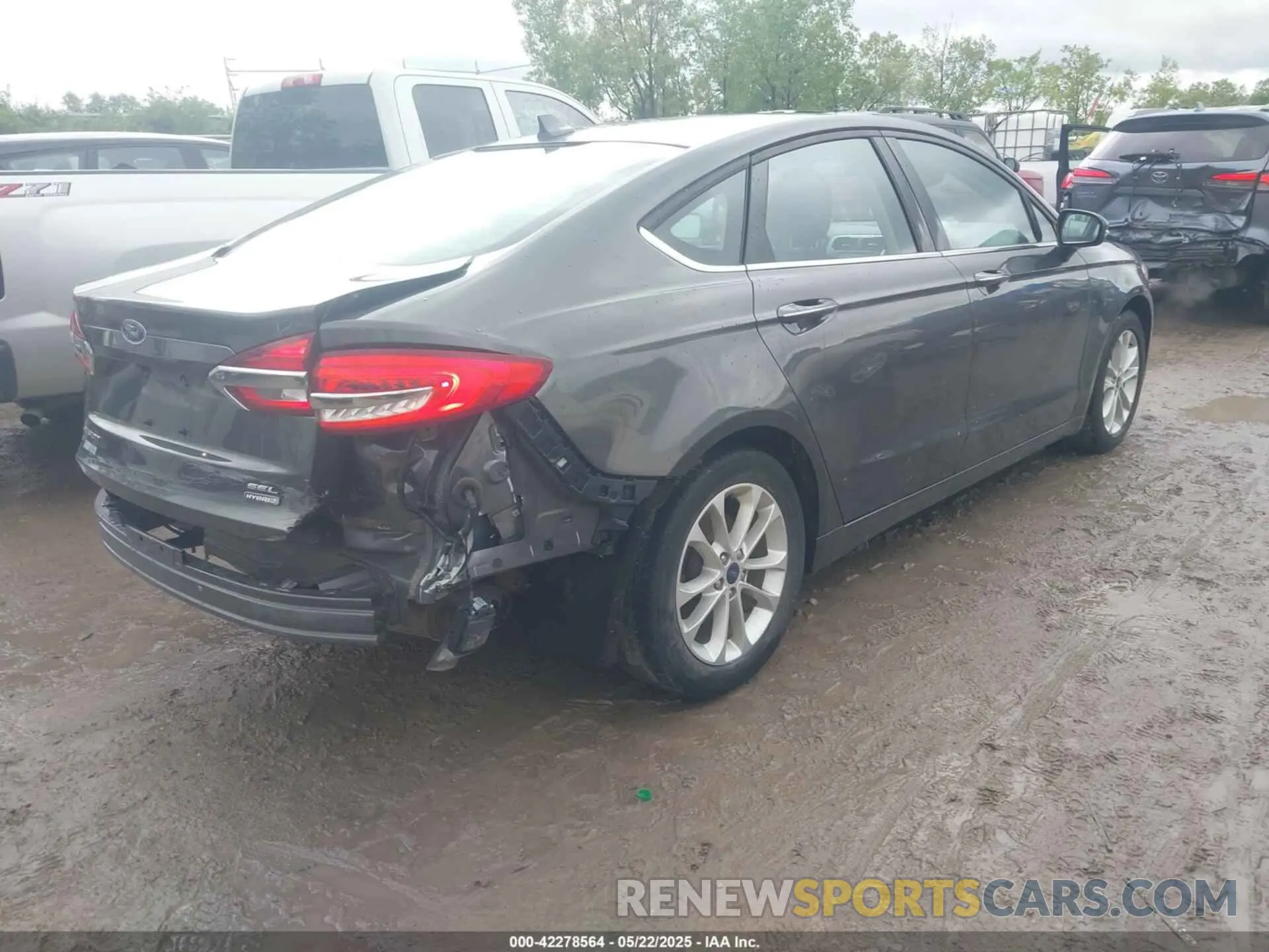 4 Photograph of a damaged car 3FA6P0MU0LR186037 FORD FUSION 2020