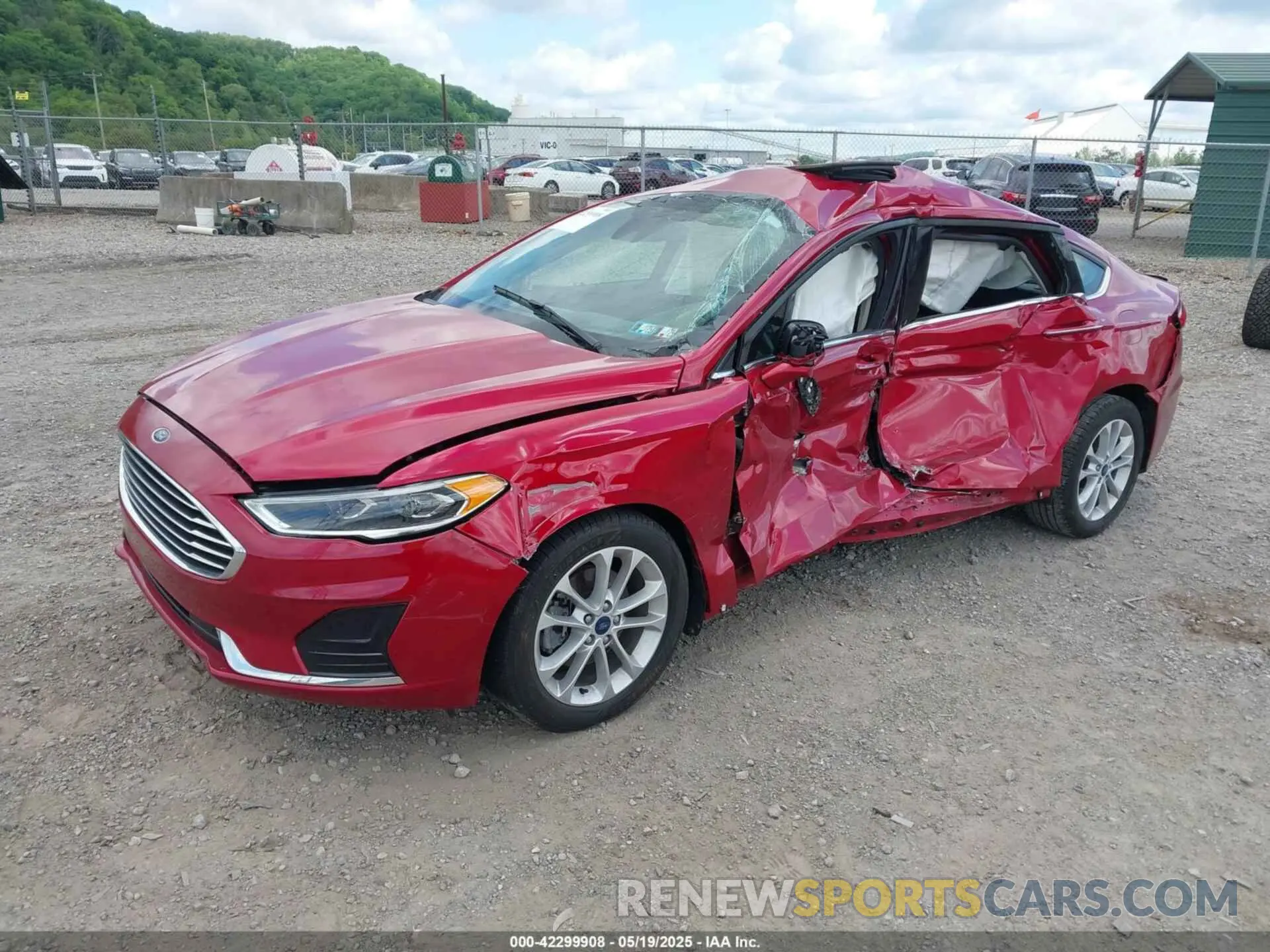 2 Photograph of a damaged car 3FA6P0MU3LR106195 FORD FUSION 2020