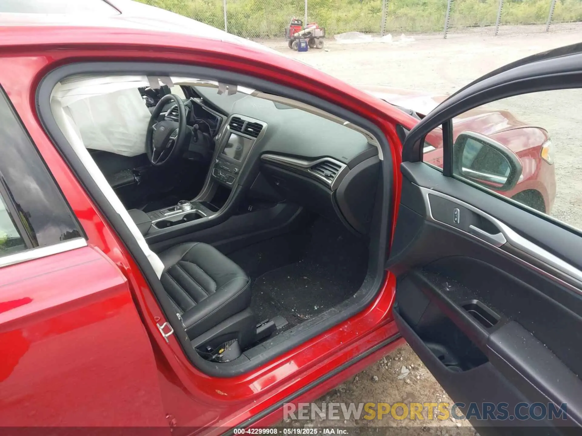 5 Photograph of a damaged car 3FA6P0MU3LR106195 FORD FUSION 2020