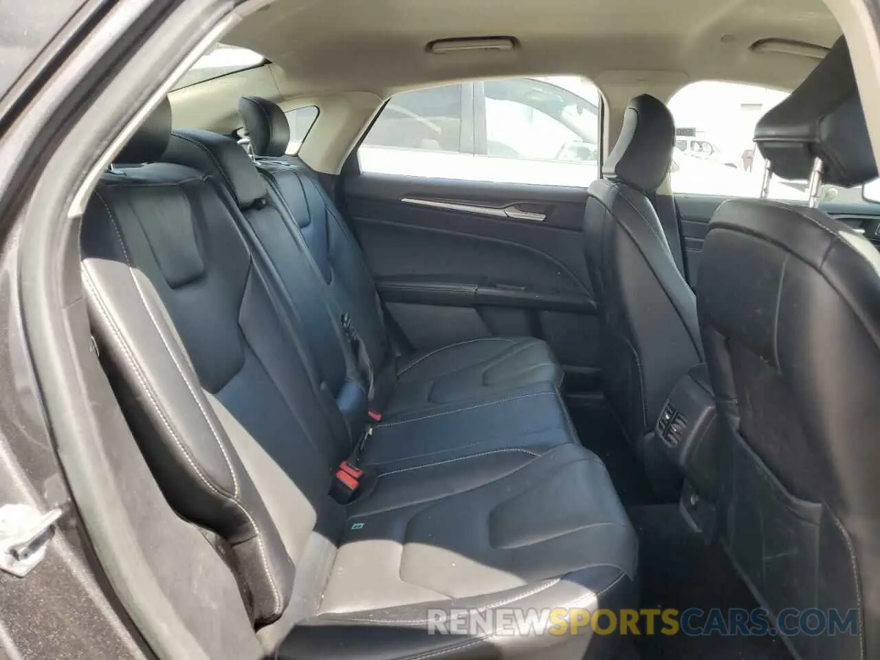 10 Photograph of a damaged car 3FA6P0SU1LR171288 FORD FUSION 2020