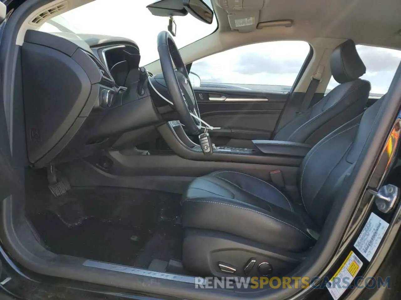 7 Photograph of a damaged car 3FA6P0SU5LR132512 FORD FUSION 2020