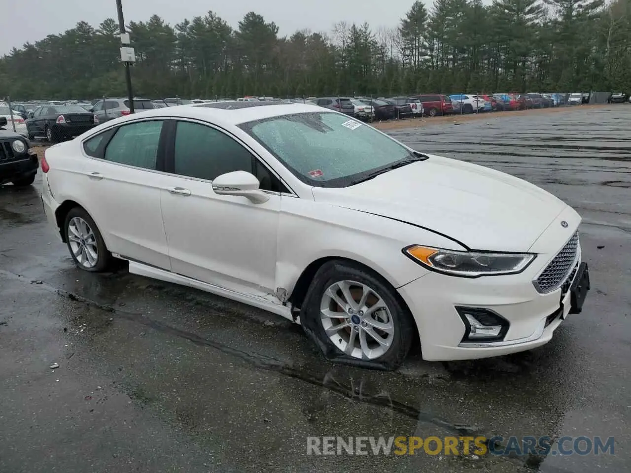 4 Photograph of a damaged car 3FA6P0SU8LR132021 FORD FUSION 2020