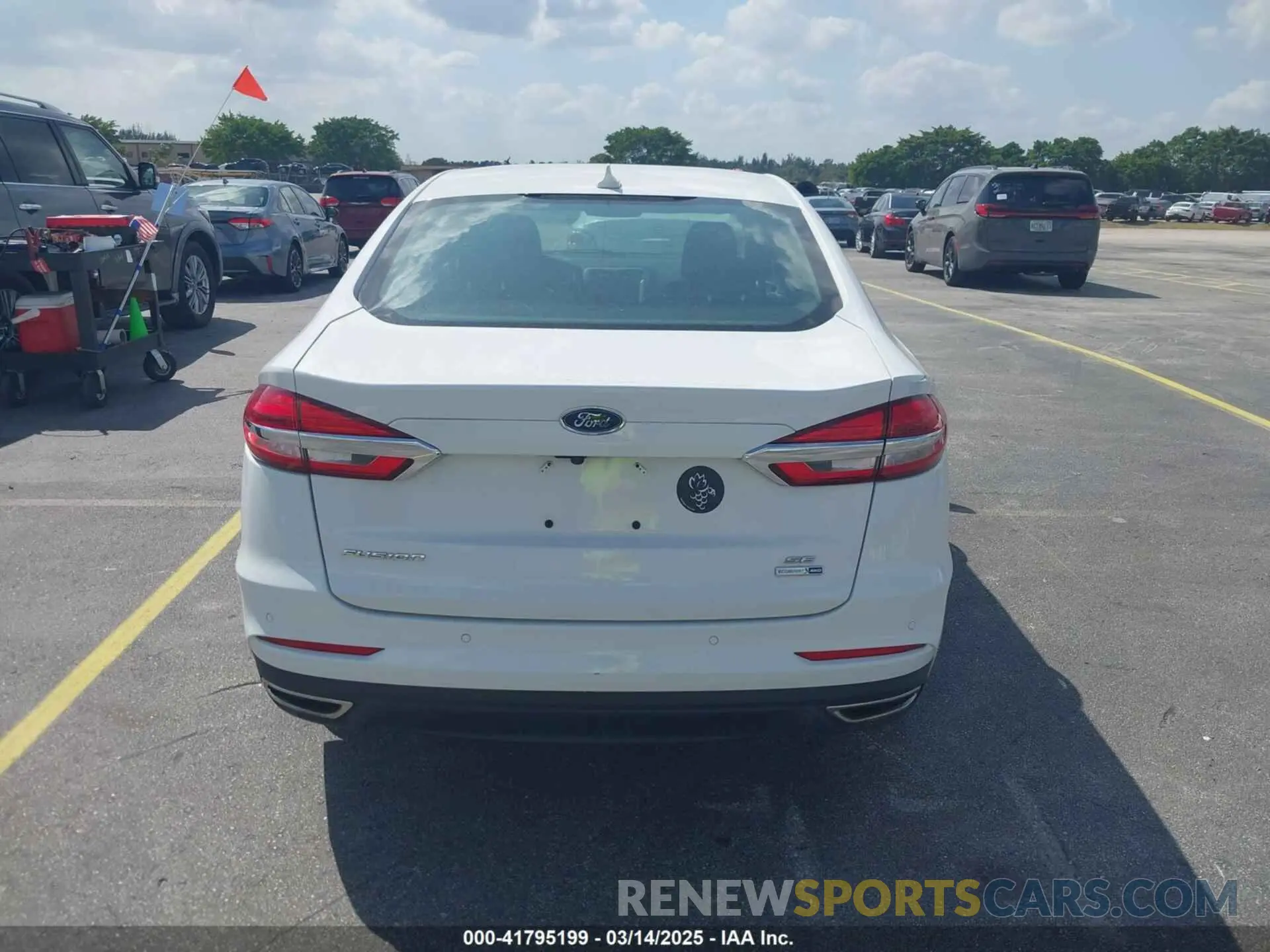 16 Photograph of a damaged car 3FA6P0T90LR150796 FORD FUSION 2020