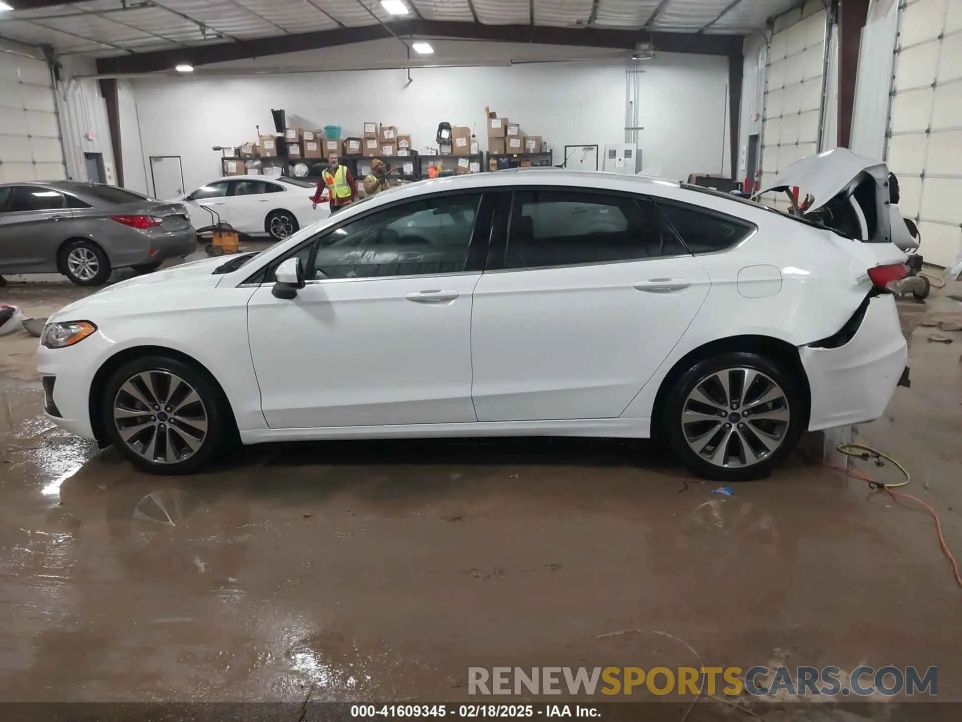 14 Photograph of a damaged car 3FA6P0T91LR202050 FORD FUSION 2020