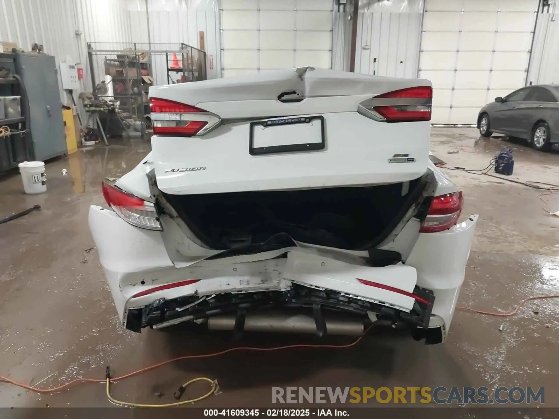 16 Photograph of a damaged car 3FA6P0T91LR202050 FORD FUSION 2020