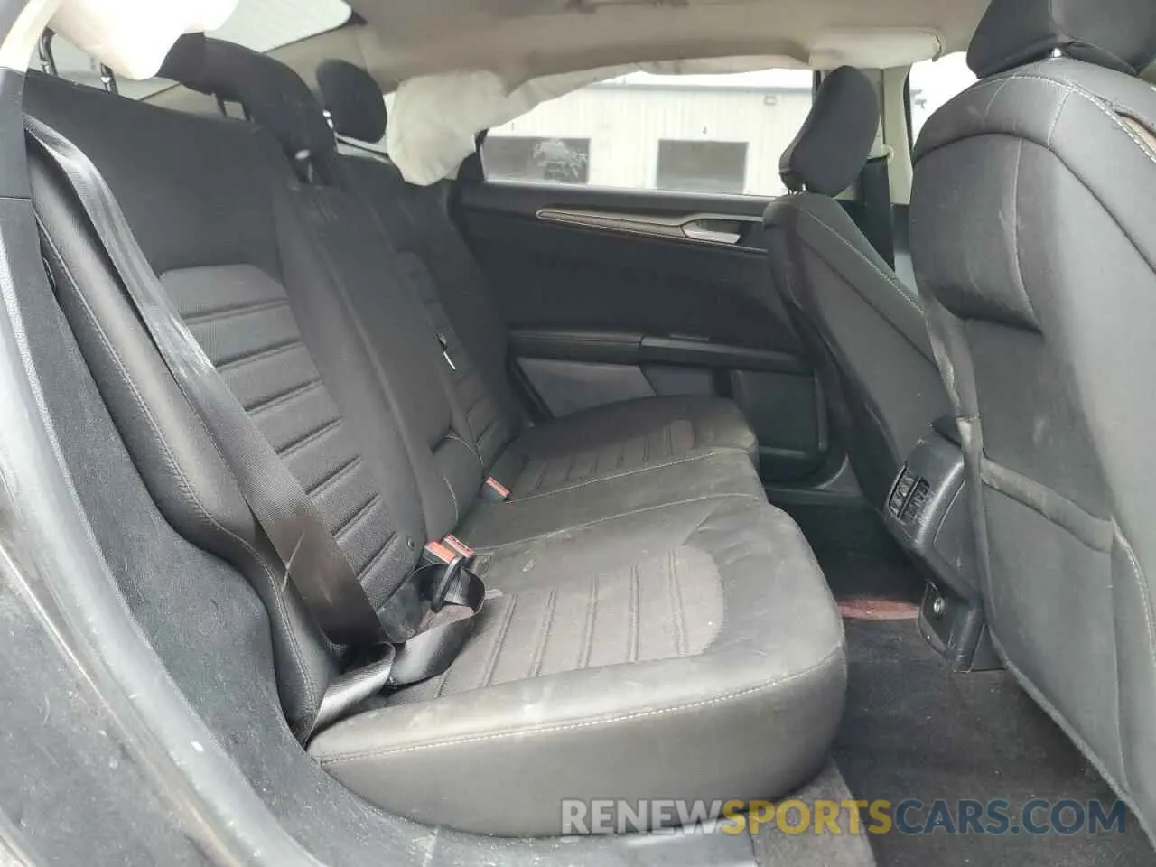 10 Photograph of a damaged car 3FA6P0T92LR162335 FORD FUSION 2020