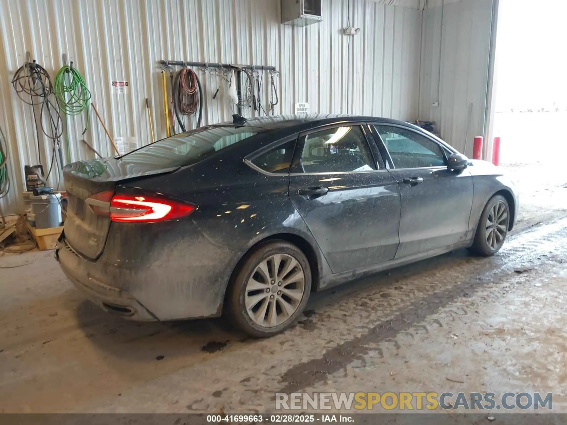 4 Фотография поврежденного автомобиля 3FA6P0T95LR260159 FORD FUSION 2020