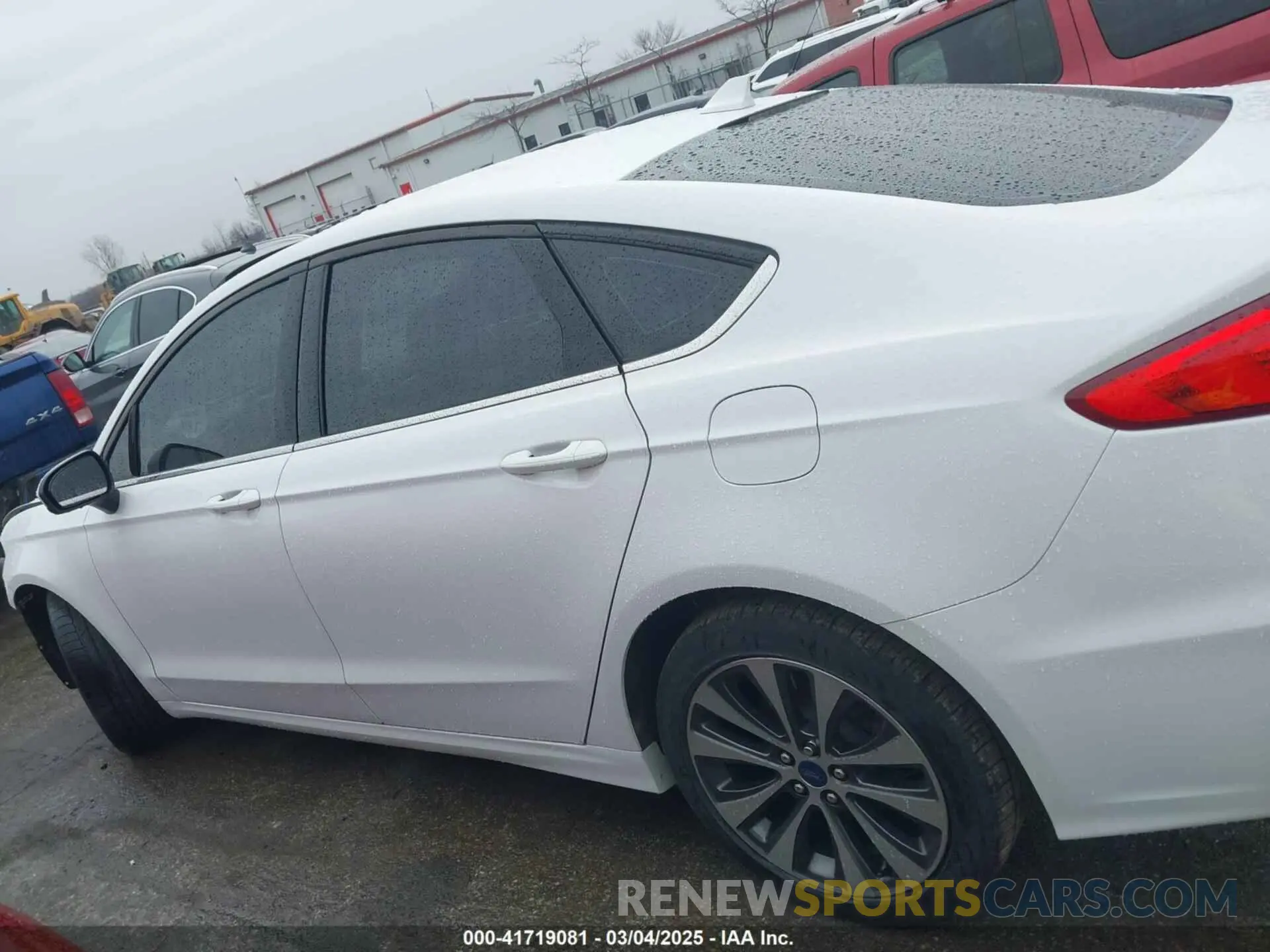 15 Photograph of a damaged car 3FA6P0T96LR263409 FORD FUSION 2020