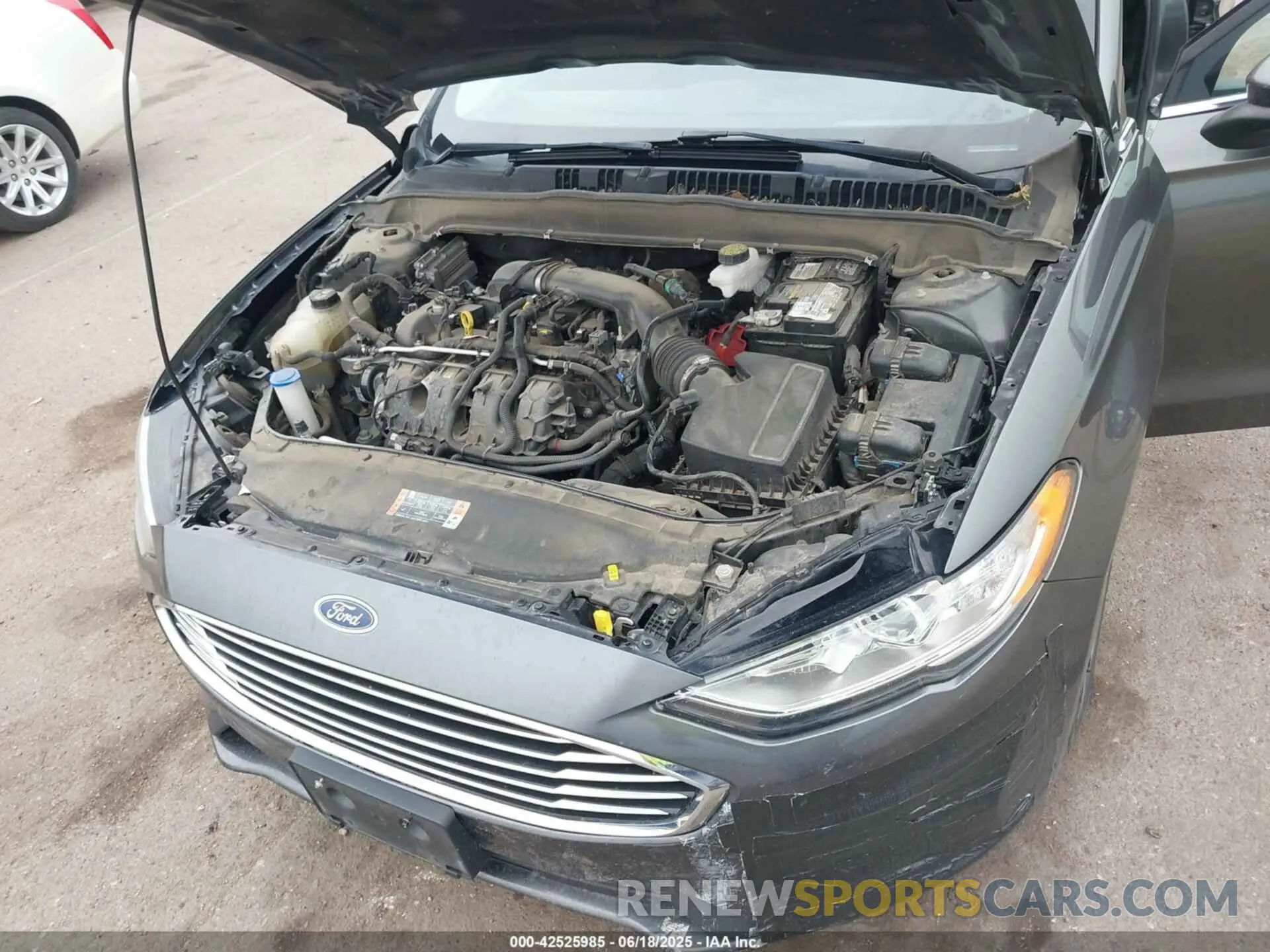 10 Photograph of a damaged car 3FA6P0T98LR190611 FORD FUSION 2020