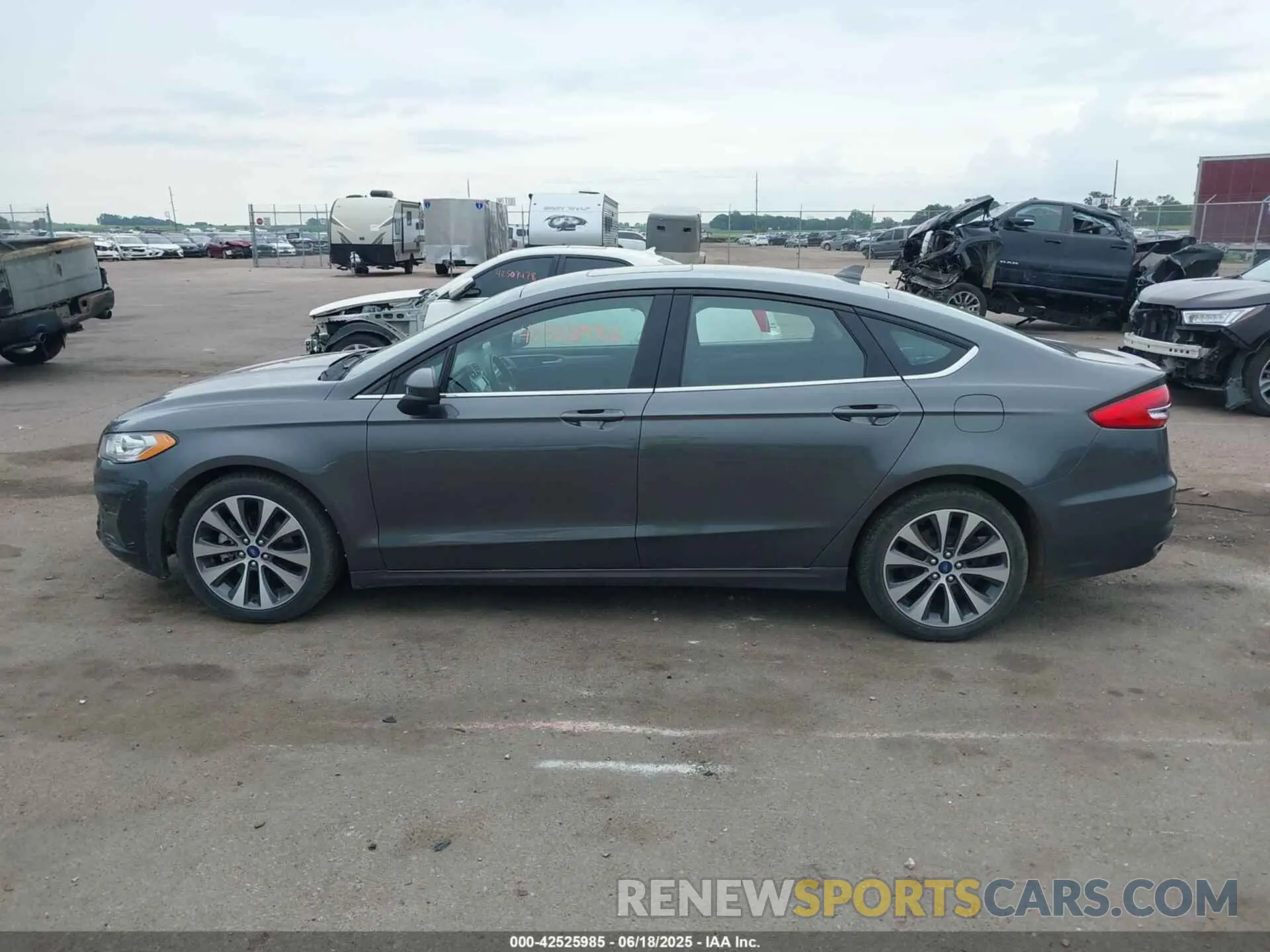 14 Photograph of a damaged car 3FA6P0T98LR190611 FORD FUSION 2020