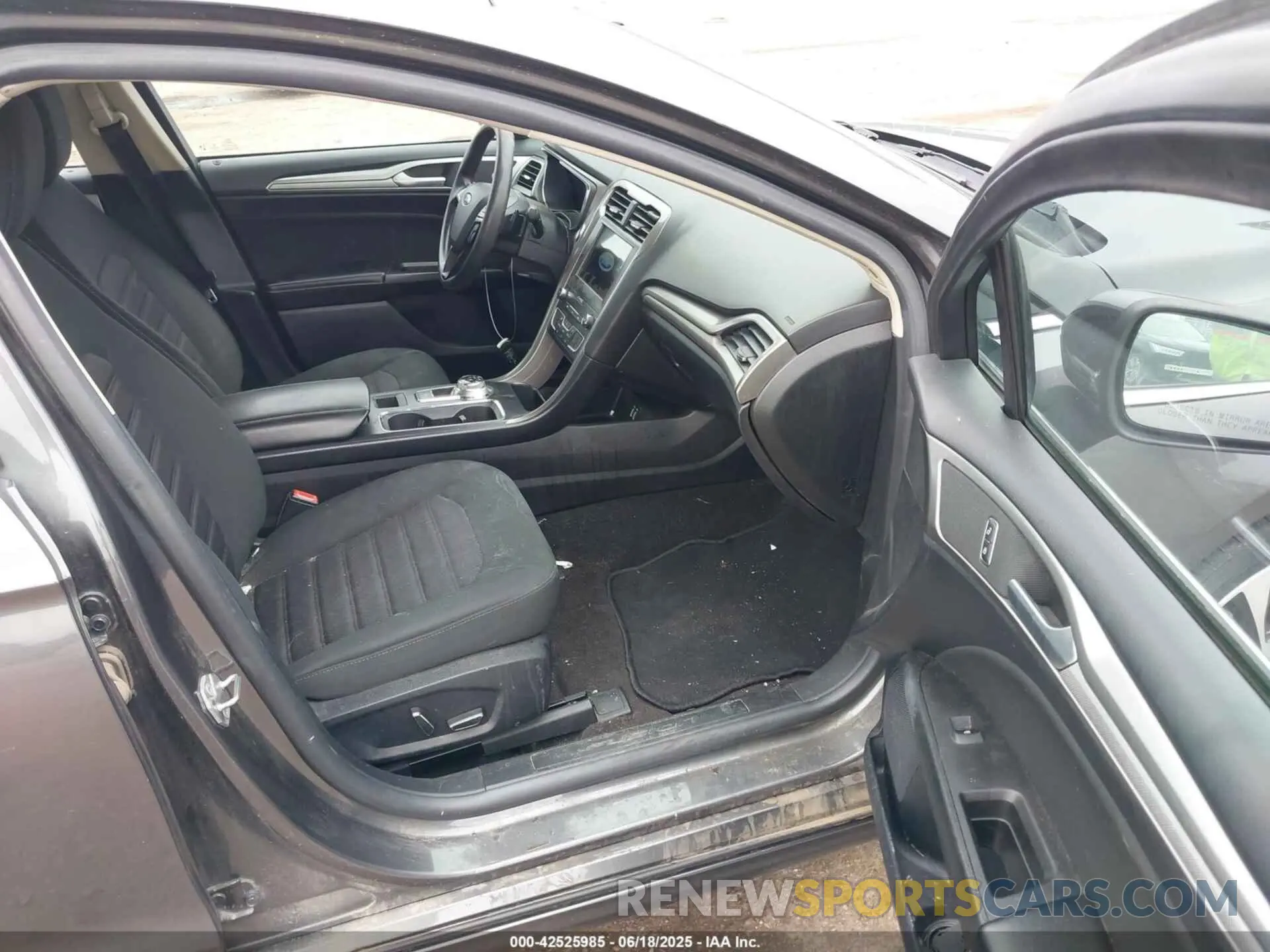 5 Photograph of a damaged car 3FA6P0T98LR190611 FORD FUSION 2020