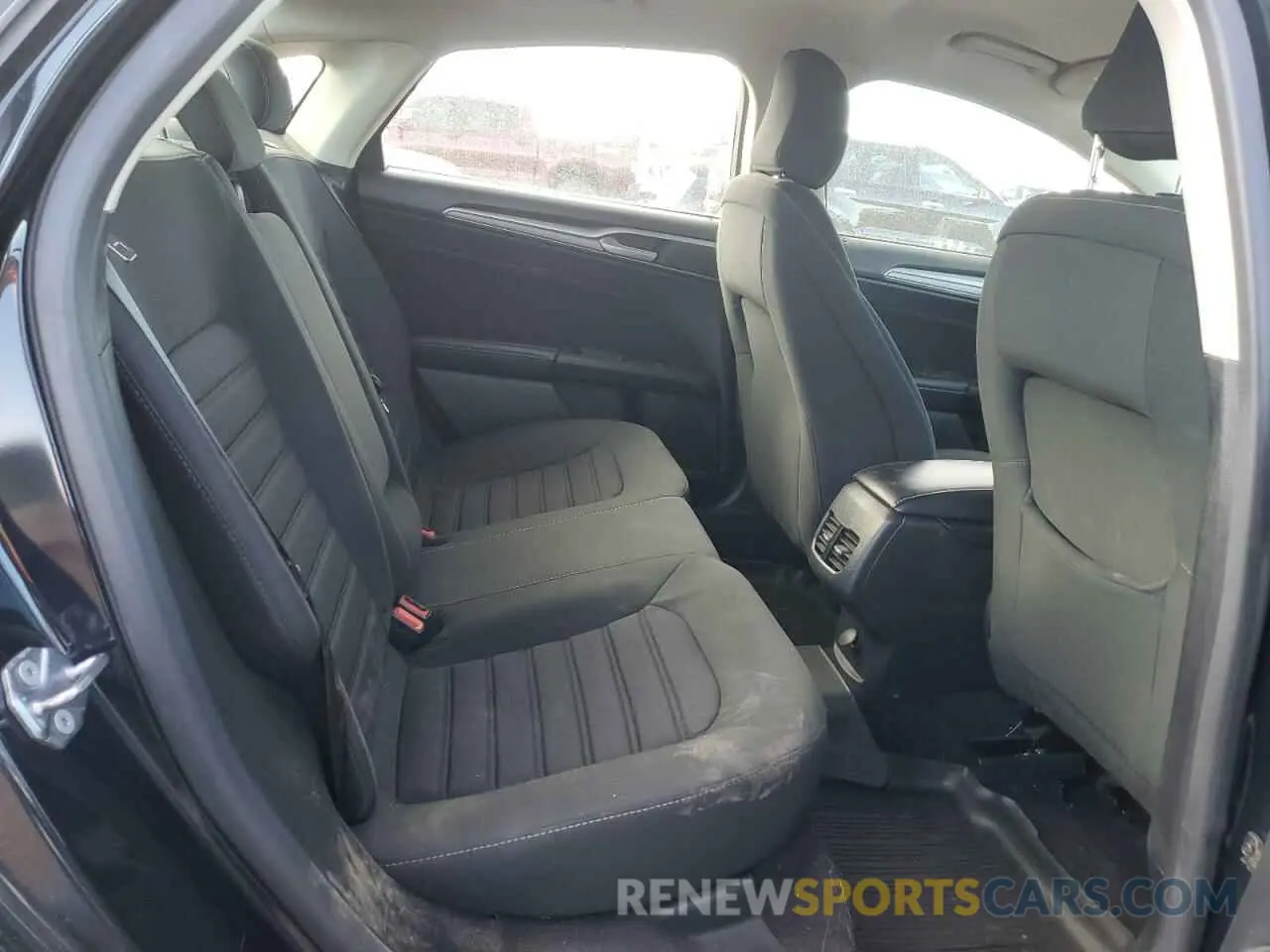 10 Photograph of a damaged car 3FA6P0T9XLR236729 FORD FUSION 2020