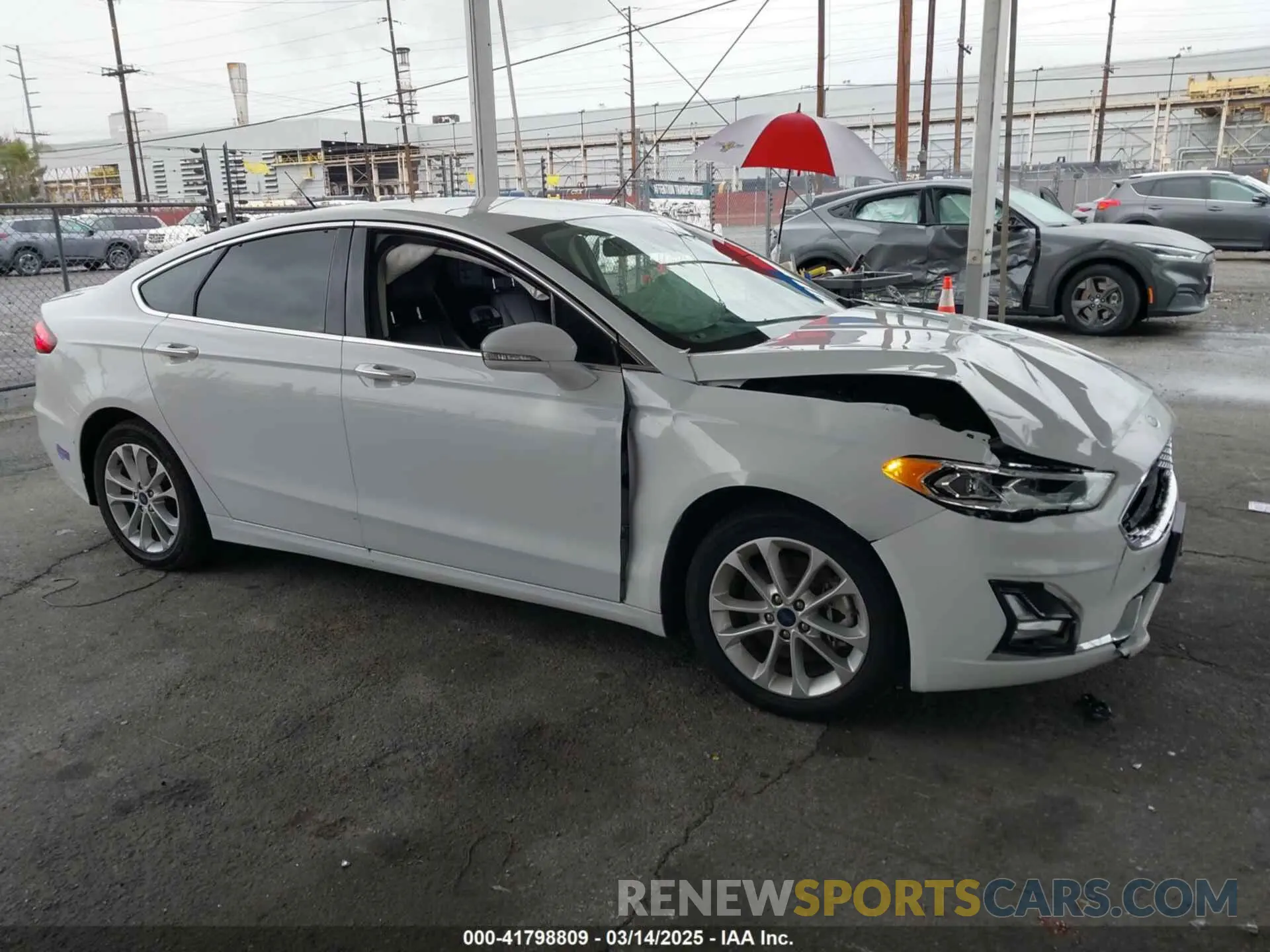 1 Photograph of a damaged car 3FA6P0SU3KR251786 FORD FUSION ENERGI 2019