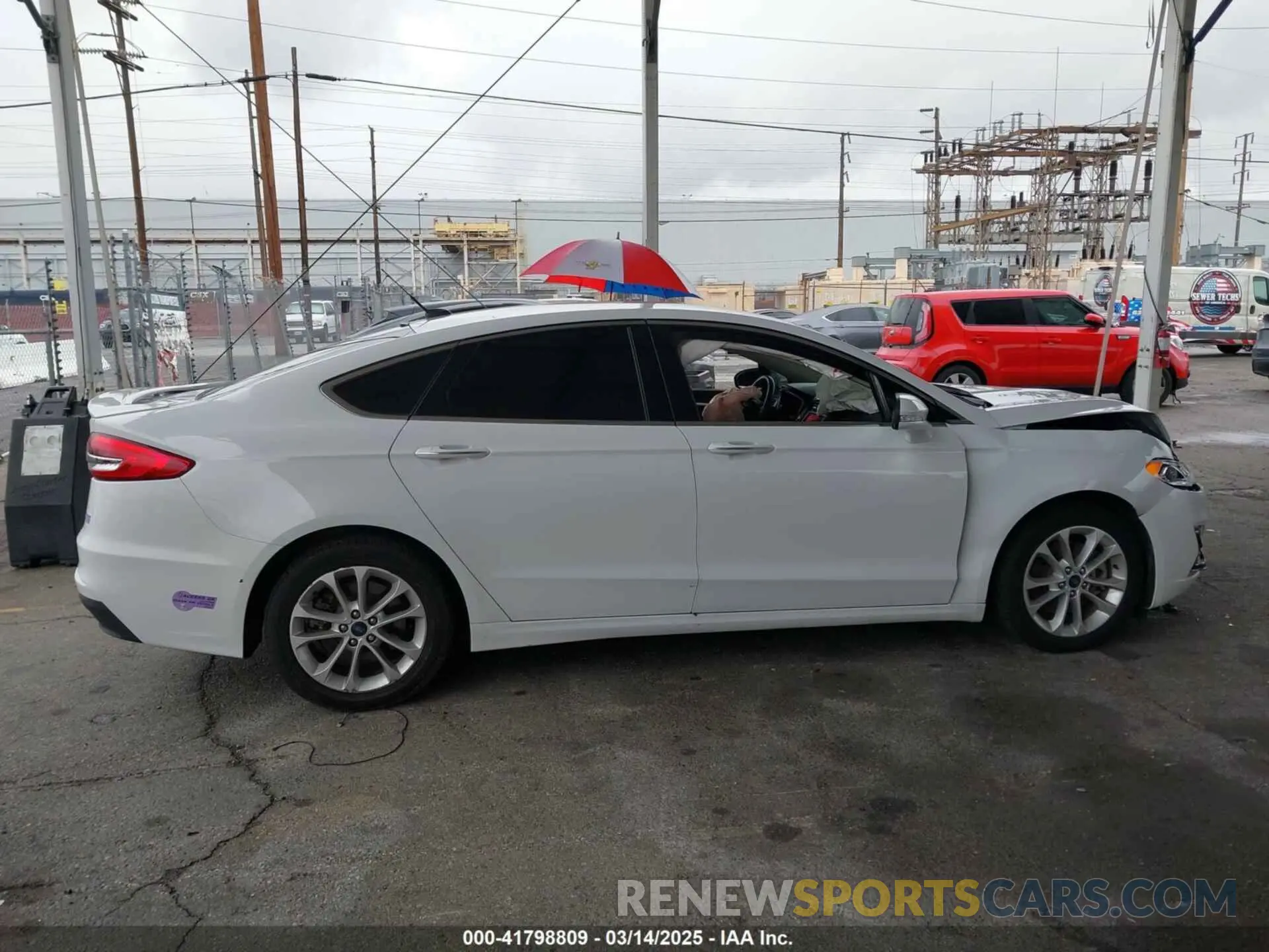 12 Photograph of a damaged car 3FA6P0SU3KR251786 FORD FUSION ENERGI 2019