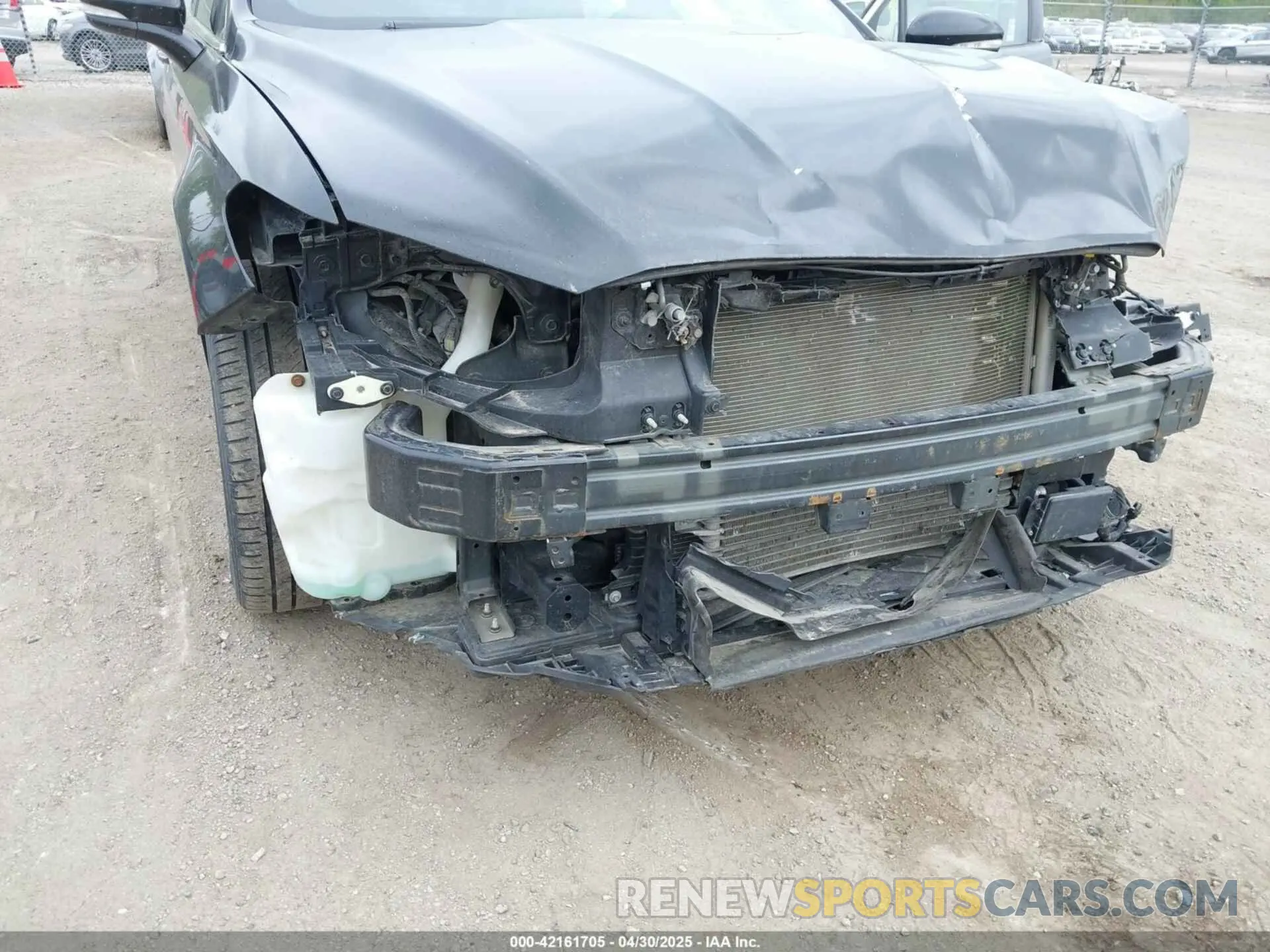 17 Photograph of a damaged car 3FA6P0SU3KR284979 FORD FUSION ENERGI 2019