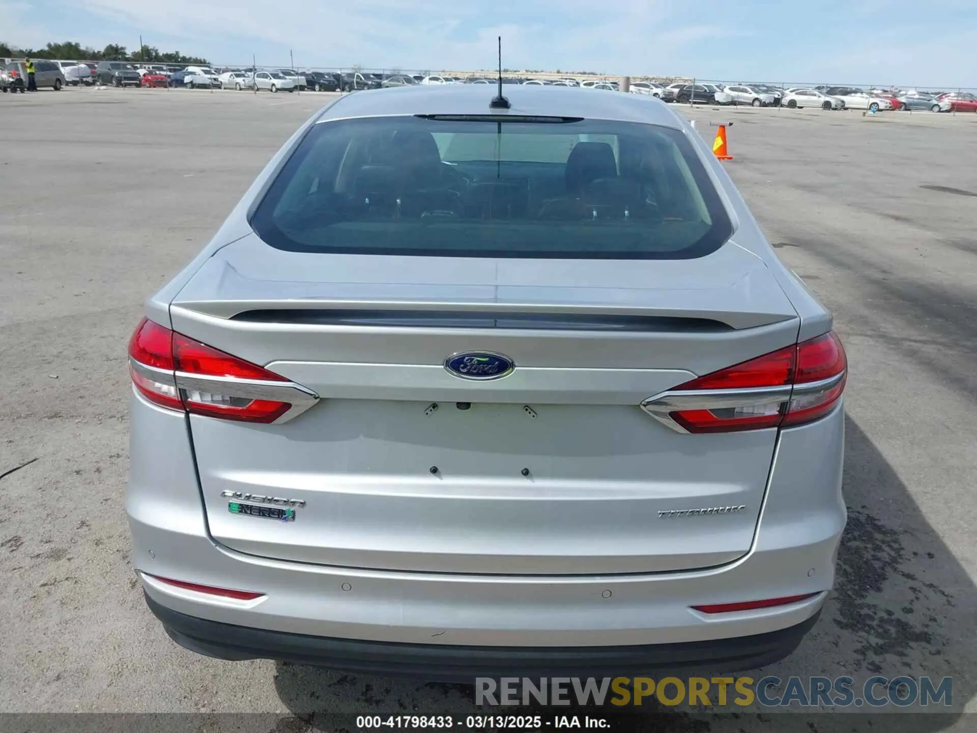 16 Фотография поврежденного автомобиля 3FA6P0SU5KR228638 FORD FUSION ENERGI 2019