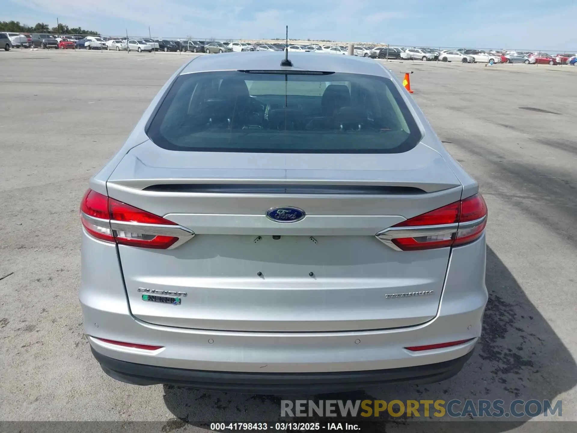 18 Фотография поврежденного автомобиля 3FA6P0SU5KR228638 FORD FUSION ENERGI 2019