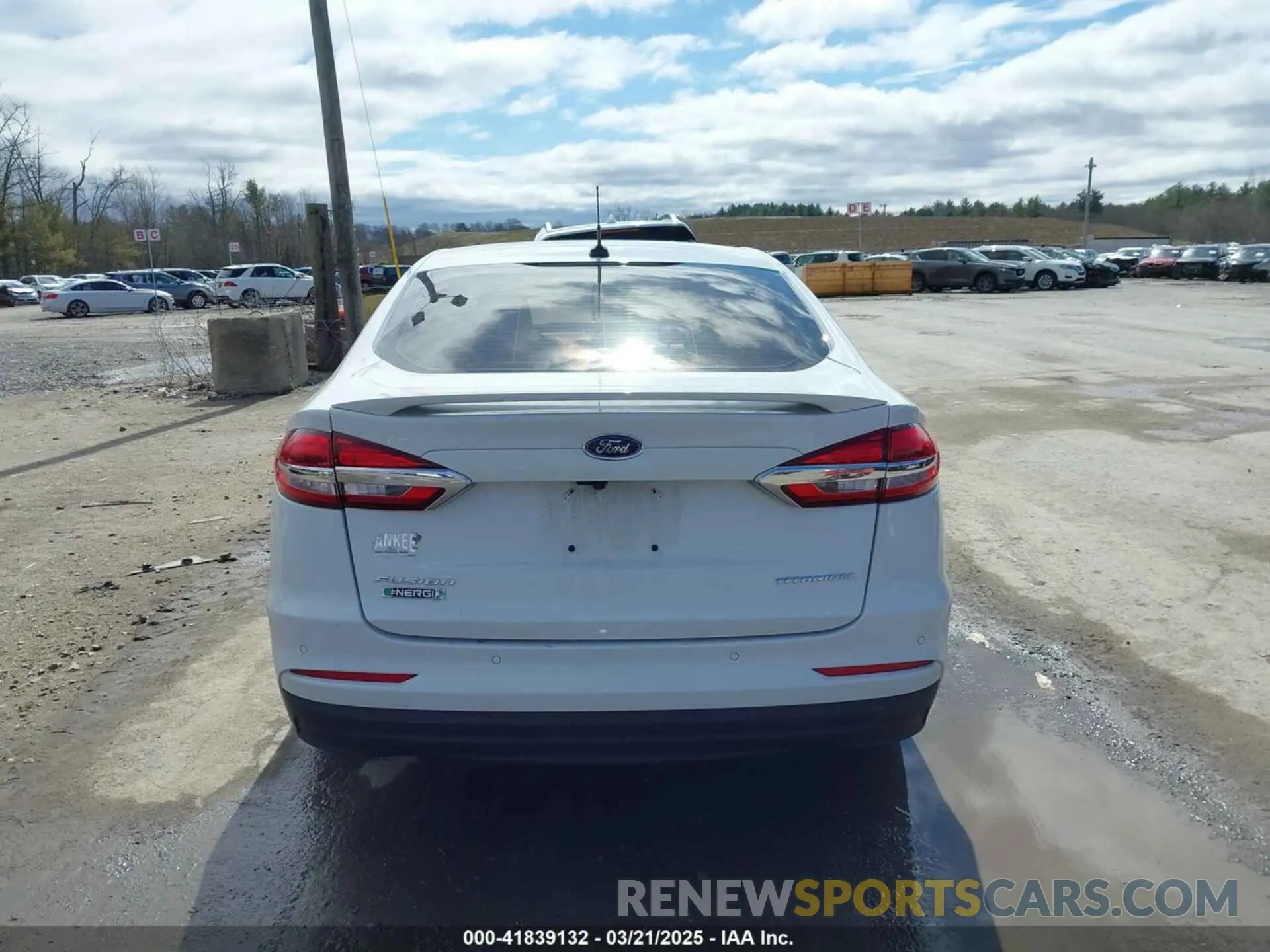 16 Photograph of a damaged car 3FA6P0SU6KR110873 FORD FUSION ENERGI 2019