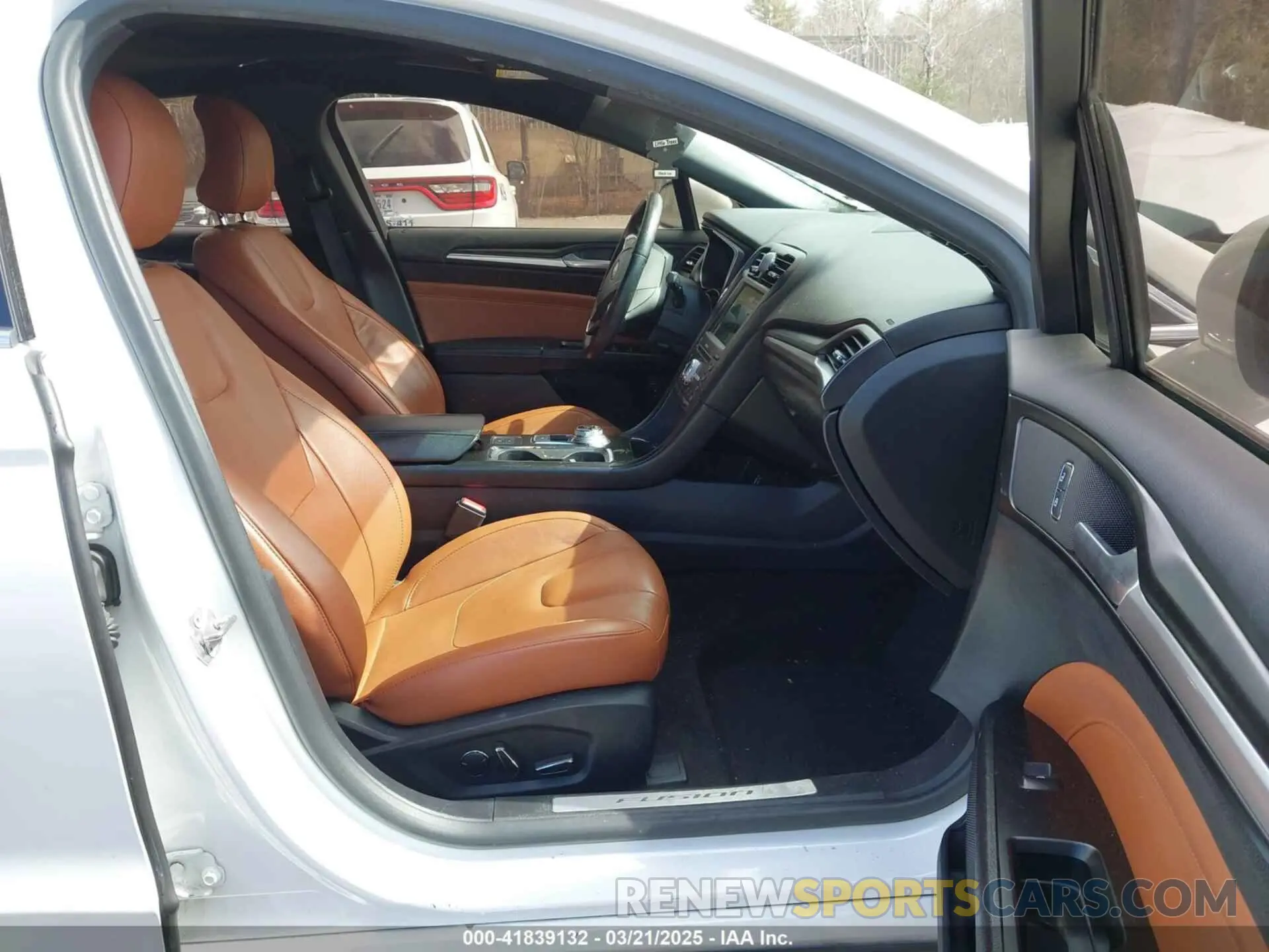 5 Photograph of a damaged car 3FA6P0SU6KR110873 FORD FUSION ENERGI 2019