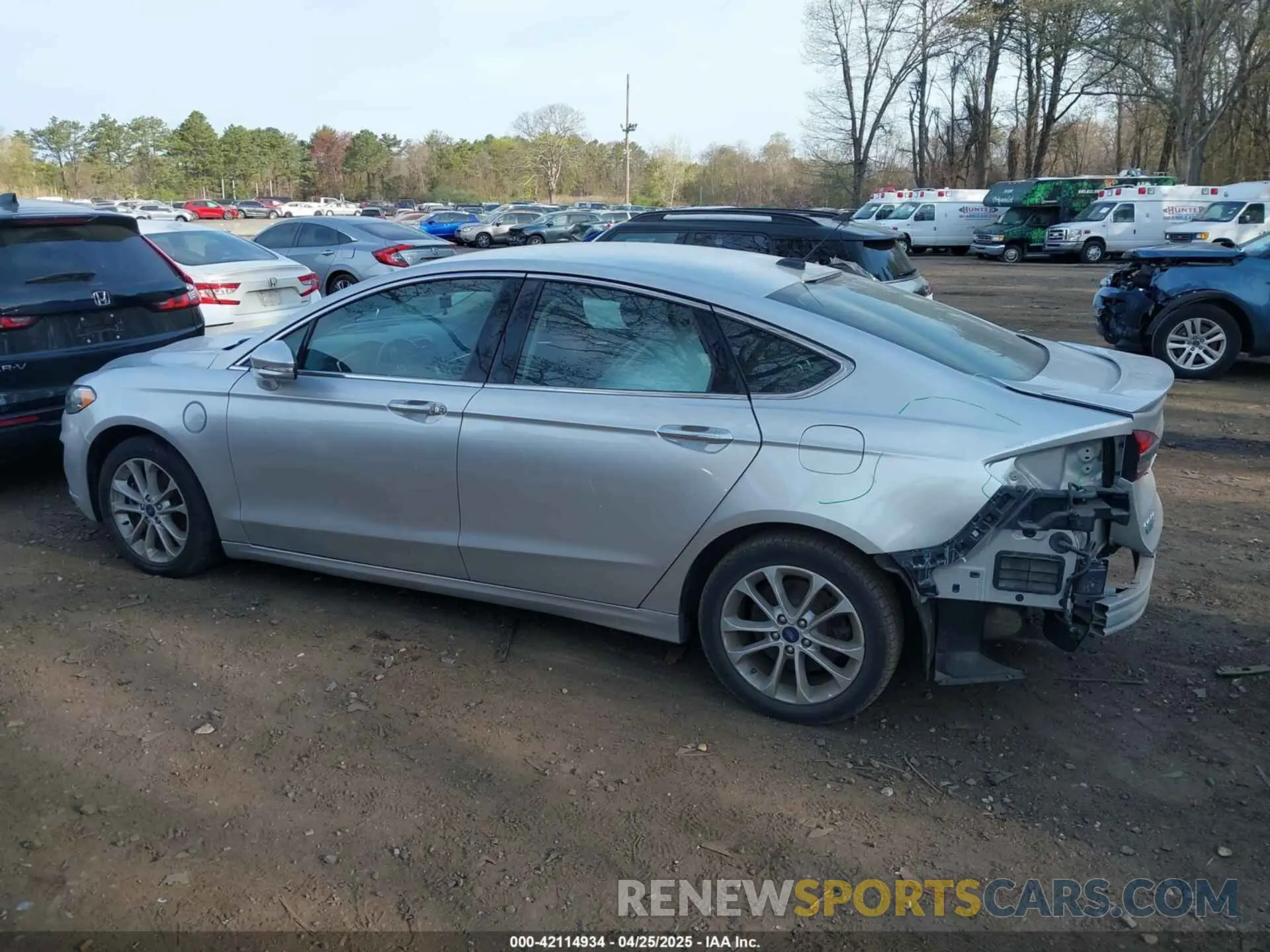 14 Photograph of a damaged car 3FA6P0SU8KR212370 FORD FUSION ENERGI 2019