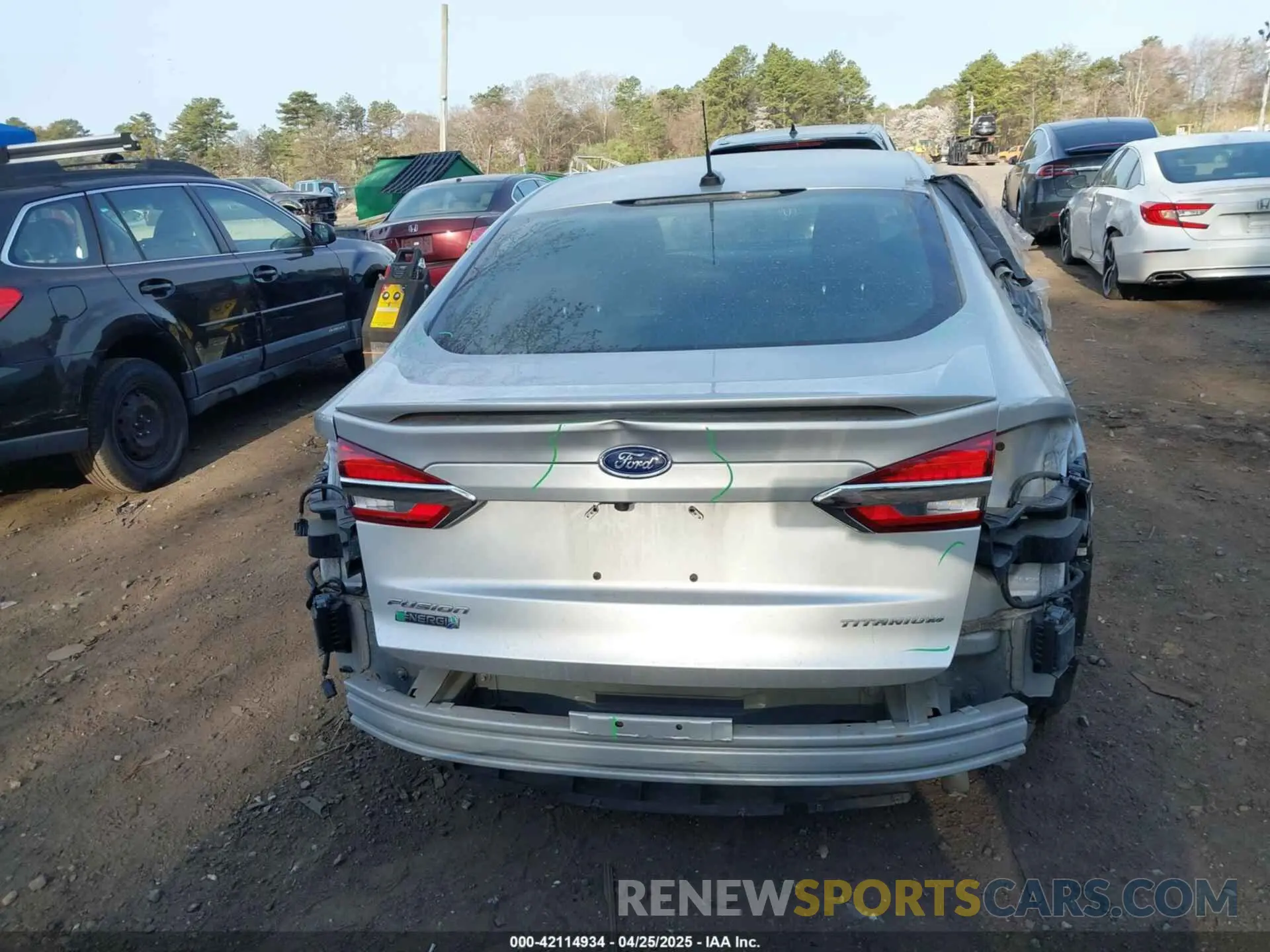 16 Photograph of a damaged car 3FA6P0SU8KR212370 FORD FUSION ENERGI 2019