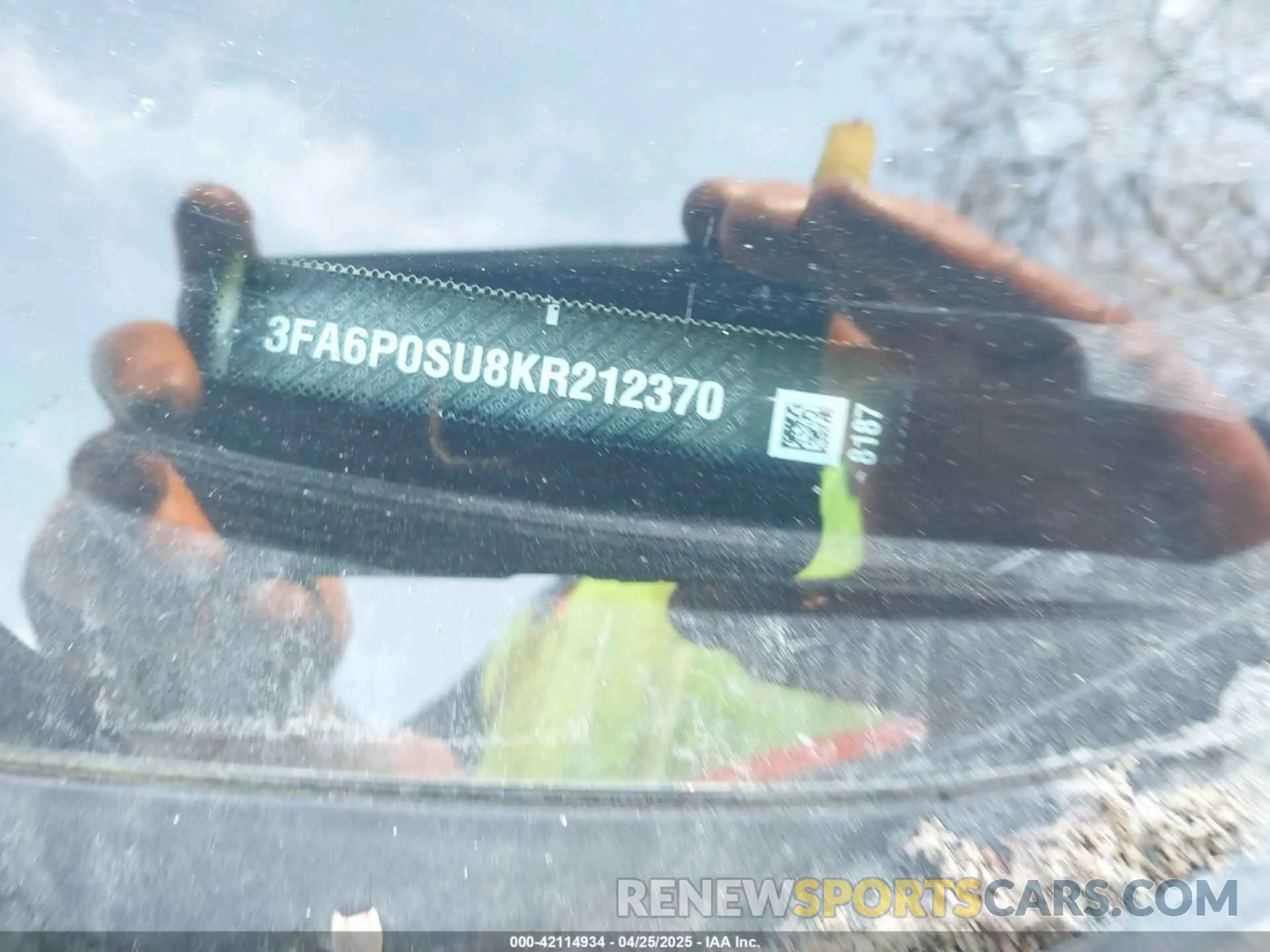 17 Photograph of a damaged car 3FA6P0SU8KR212370 FORD FUSION ENERGI 2019