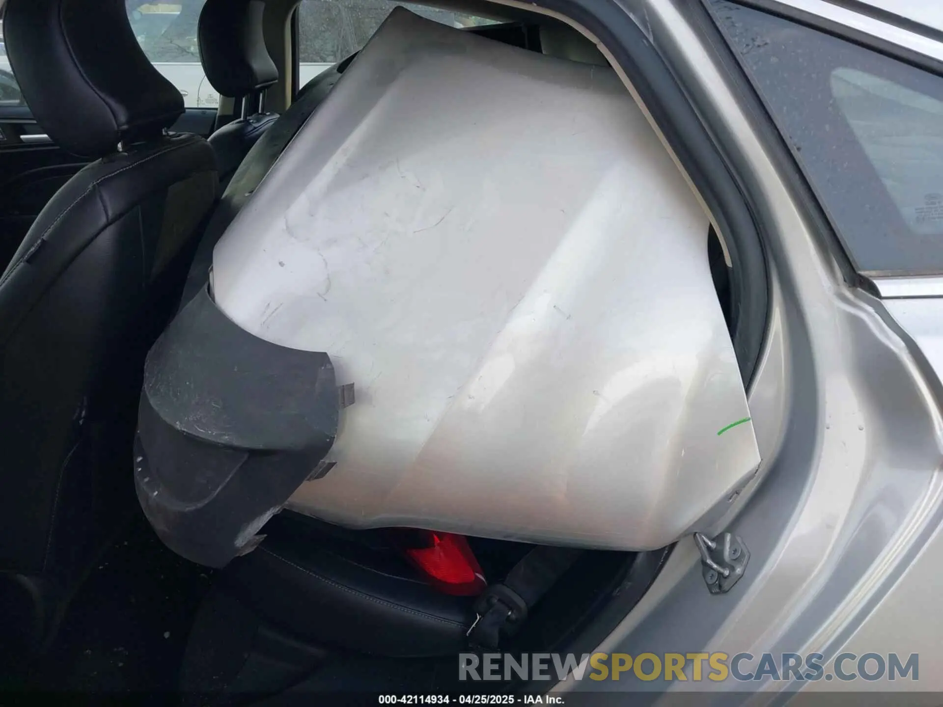 8 Photograph of a damaged car 3FA6P0SU8KR212370 FORD FUSION ENERGI 2019