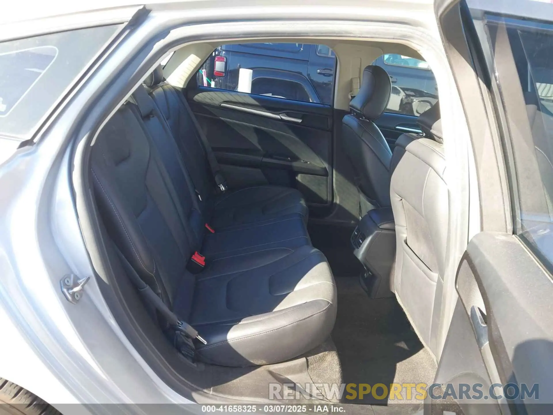 8 Photograph of a damaged car 3FA6P0SU8KR216158 FORD FUSION ENERGI 2019