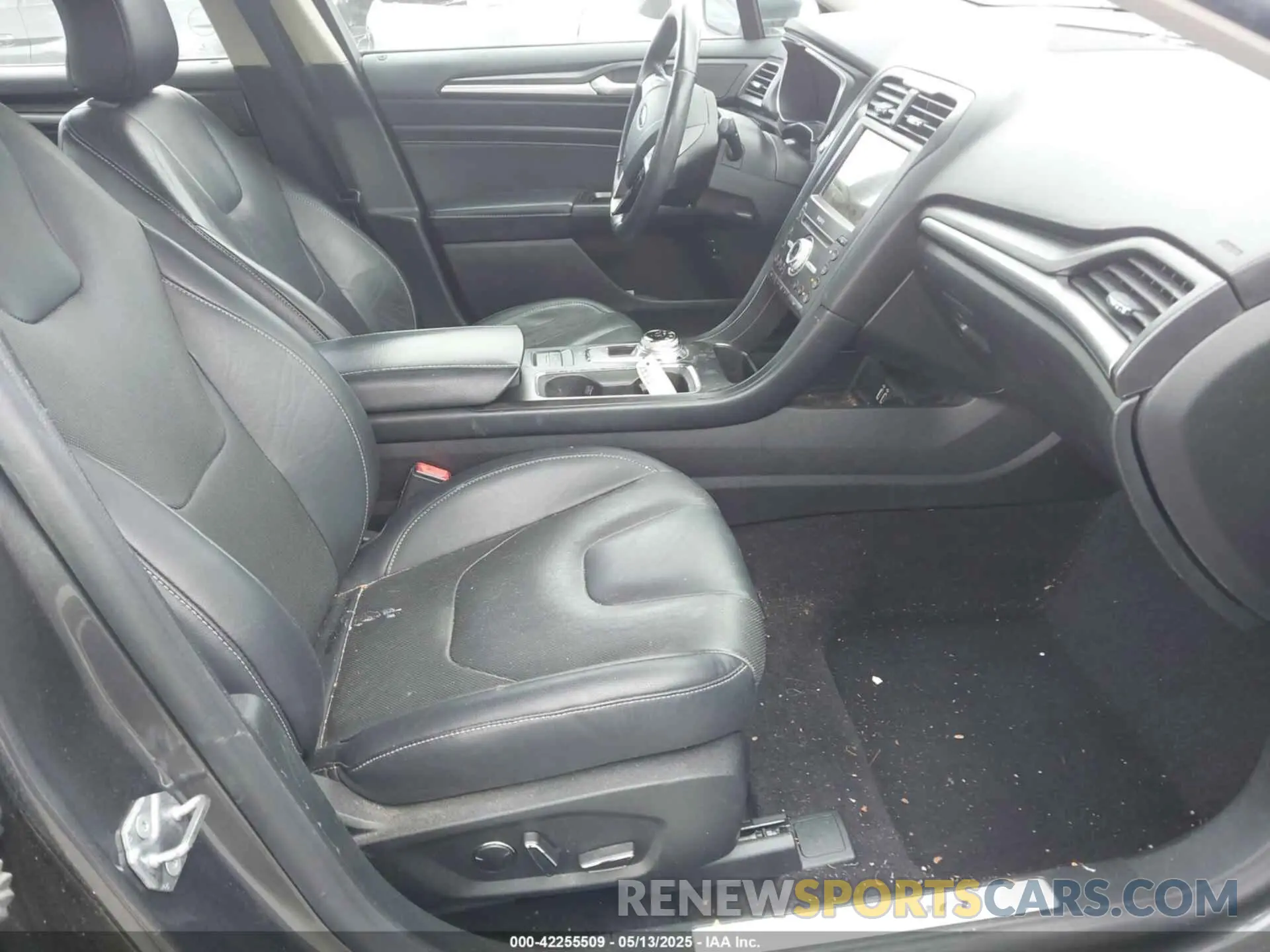 5 Фотография поврежденного автомобиля 3FA6P0SU9KR126985 FORD FUSION ENERGI 2019