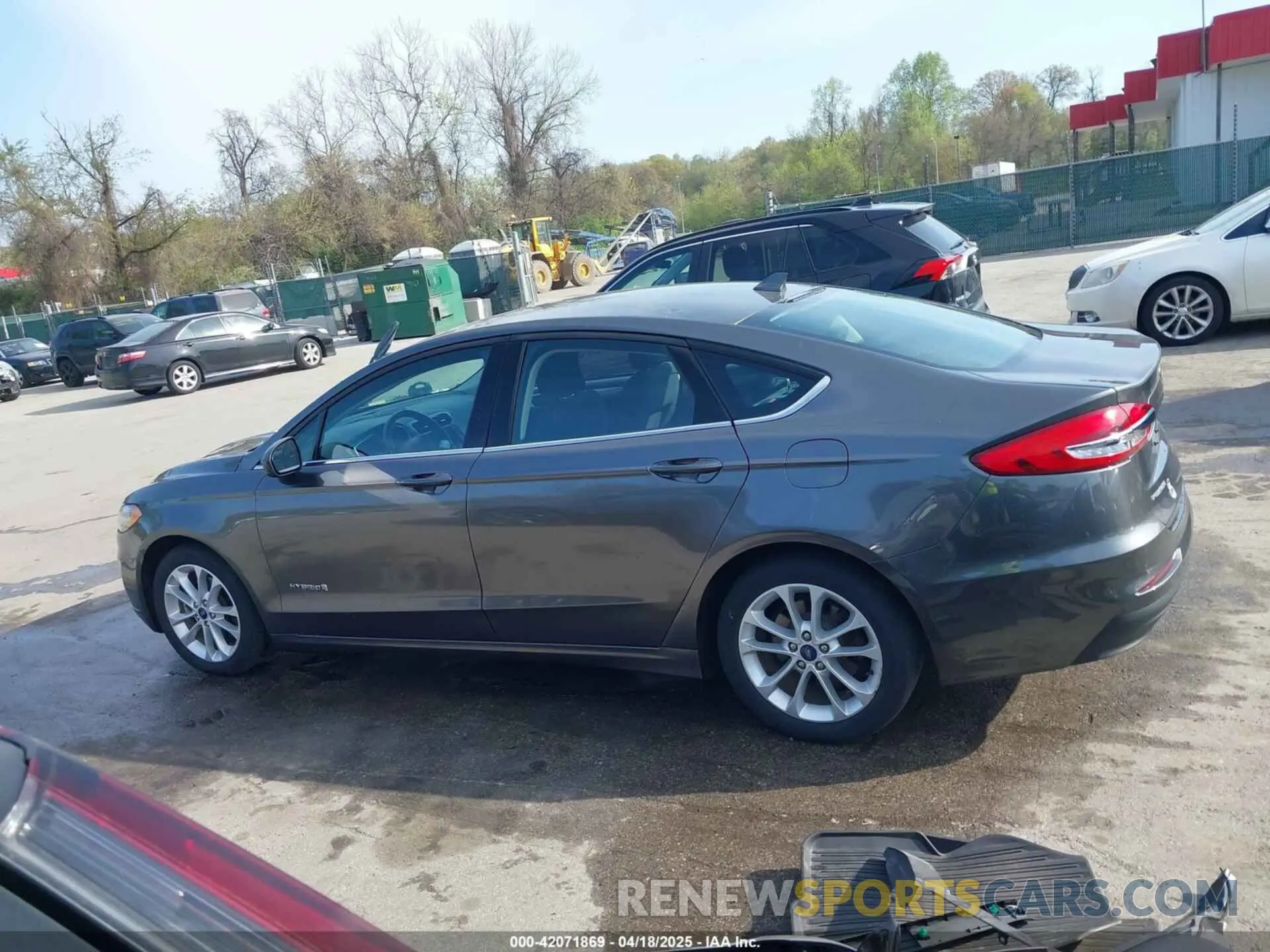 14 Photograph of a damaged car 3FA6P0LU0KR125609 FORD FUSION HYBRID 2019