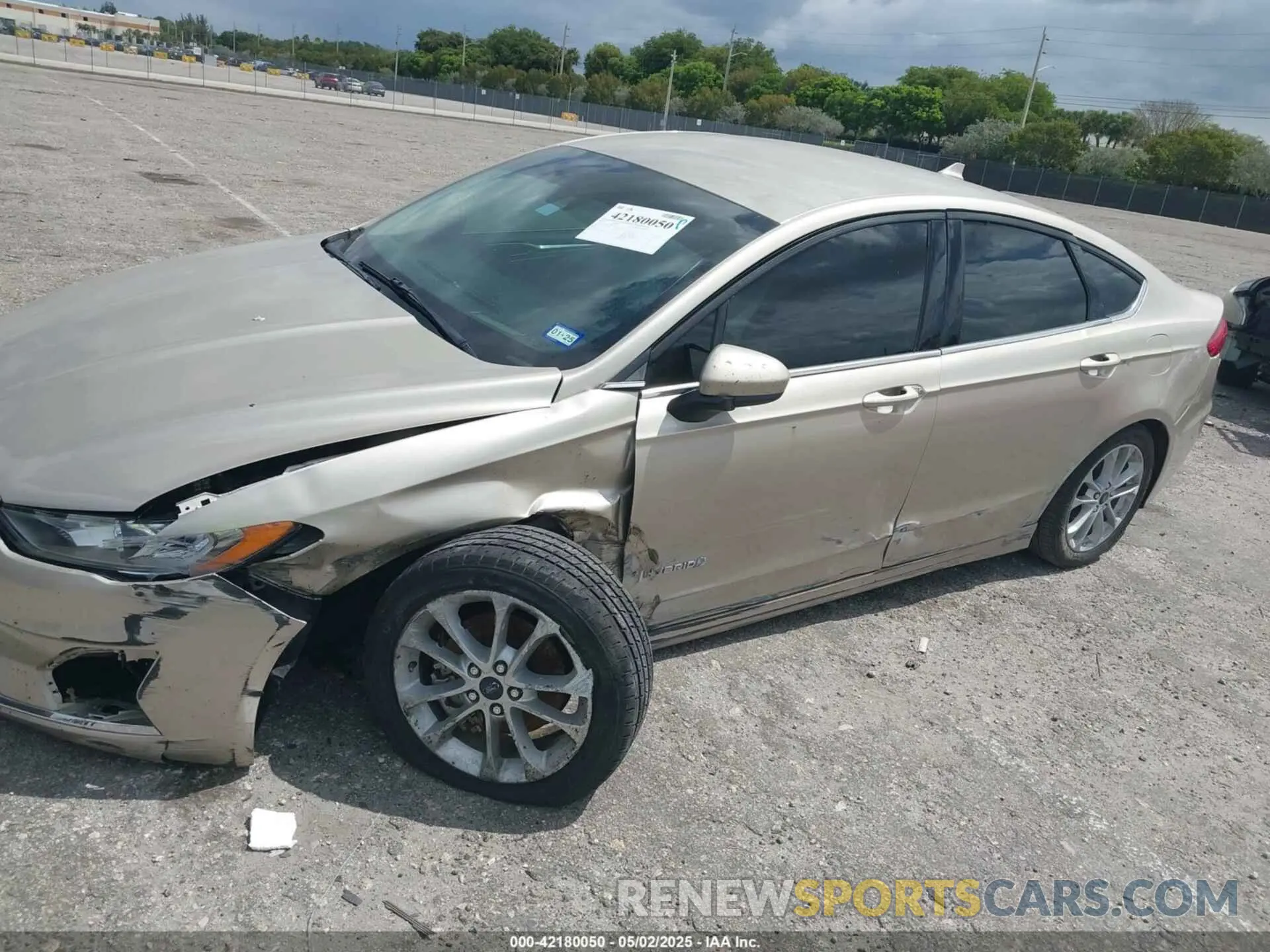 17 Photograph of a damaged car 3FA6P0LU0KR155046 FORD FUSION HYBRID 2019