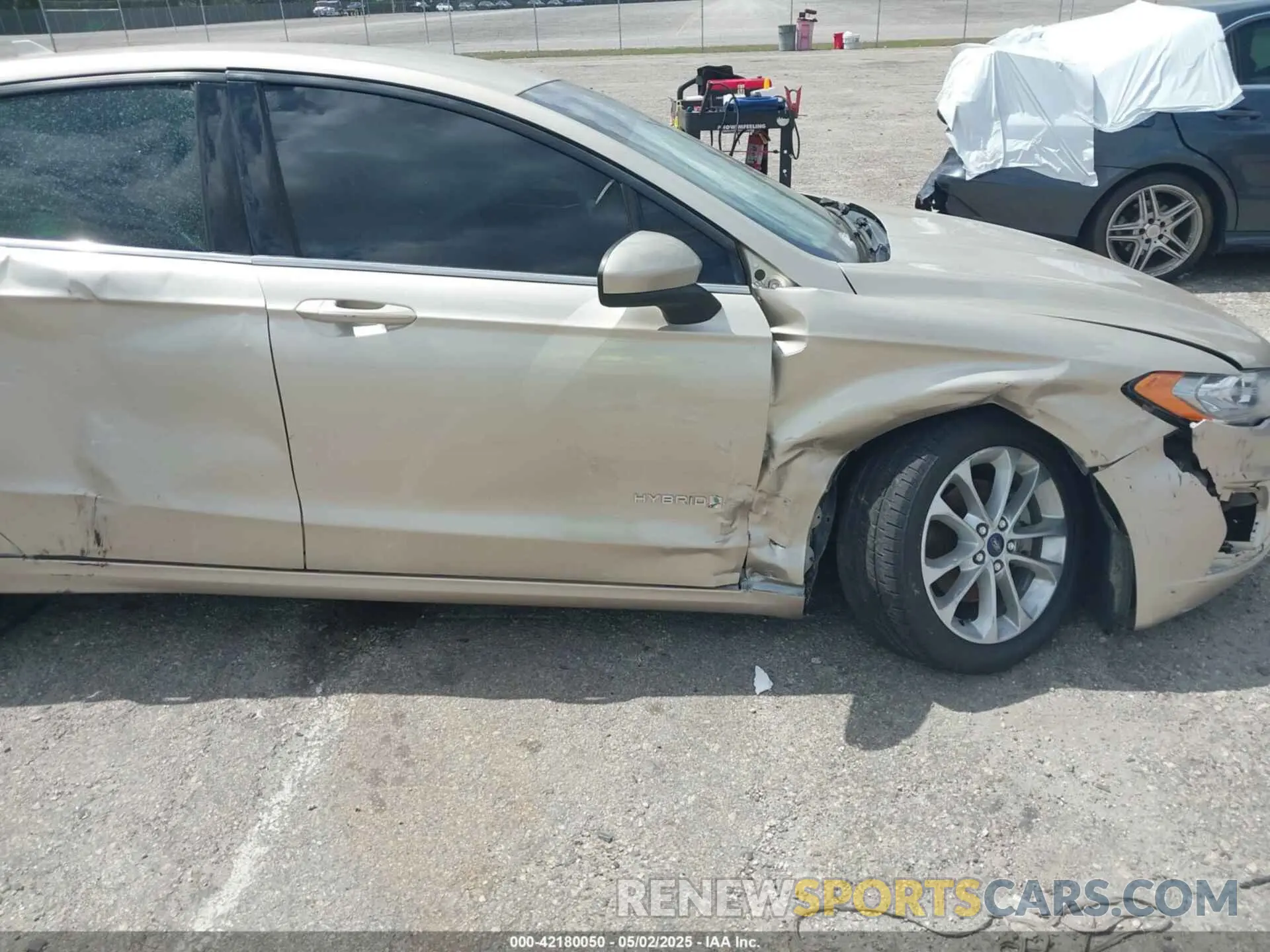 19 Photograph of a damaged car 3FA6P0LU0KR155046 FORD FUSION HYBRID 2019