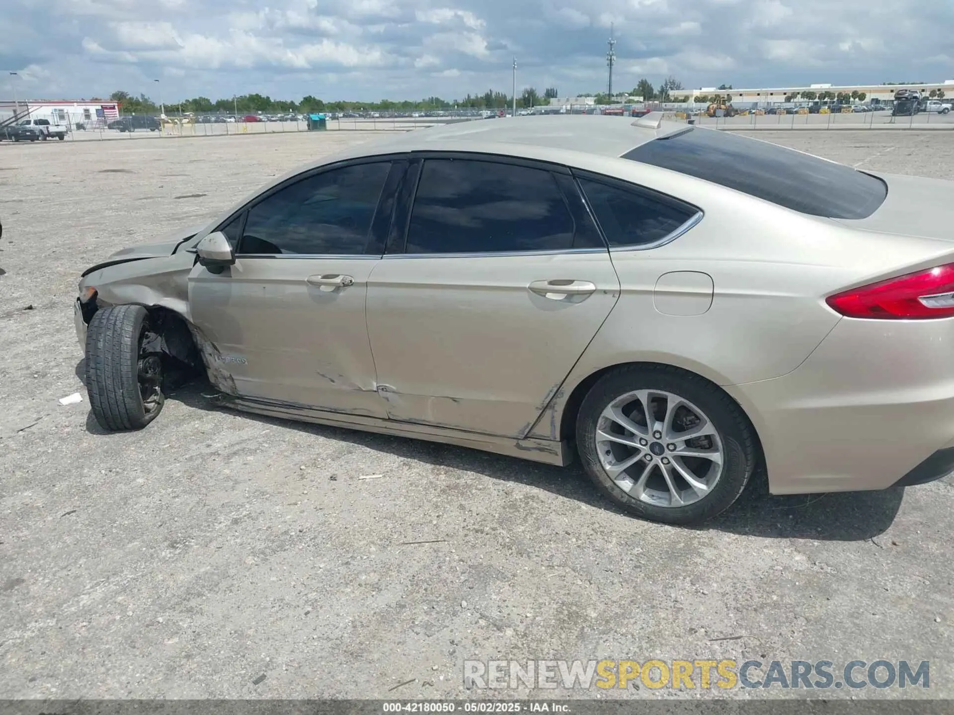 21 Photograph of a damaged car 3FA6P0LU0KR155046 FORD FUSION HYBRID 2019