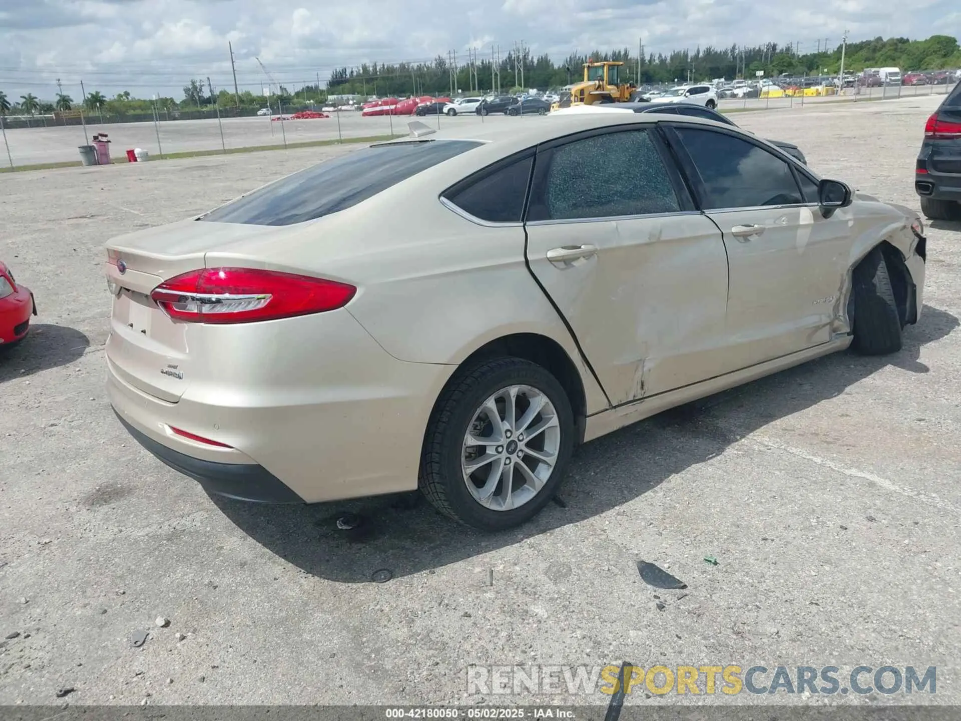 4 Photograph of a damaged car 3FA6P0LU0KR155046 FORD FUSION HYBRID 2019