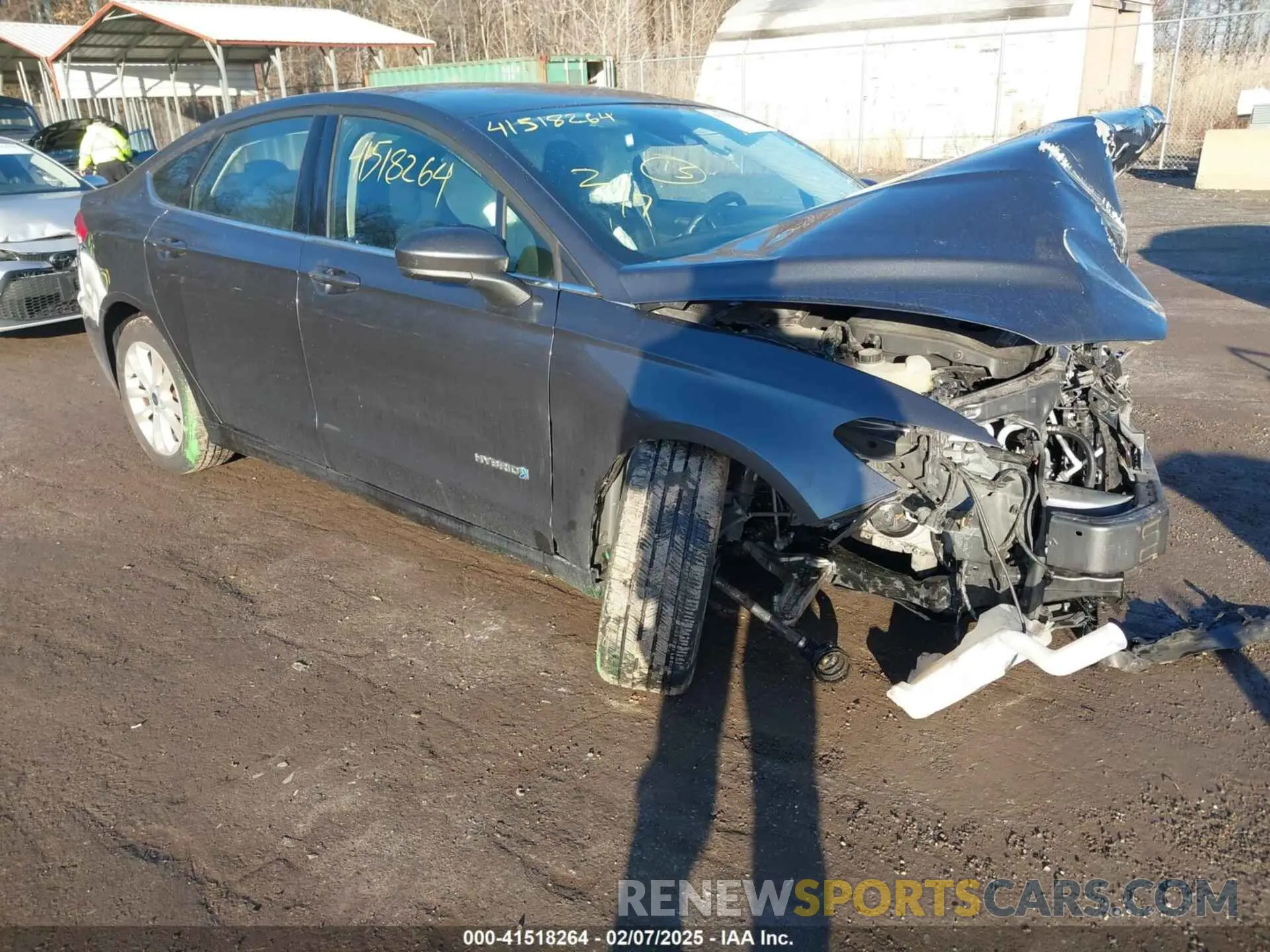 1 Фотография поврежденного автомобиля 3FA6P0LU0KR162935 FORD FUSION HYBRID 2019