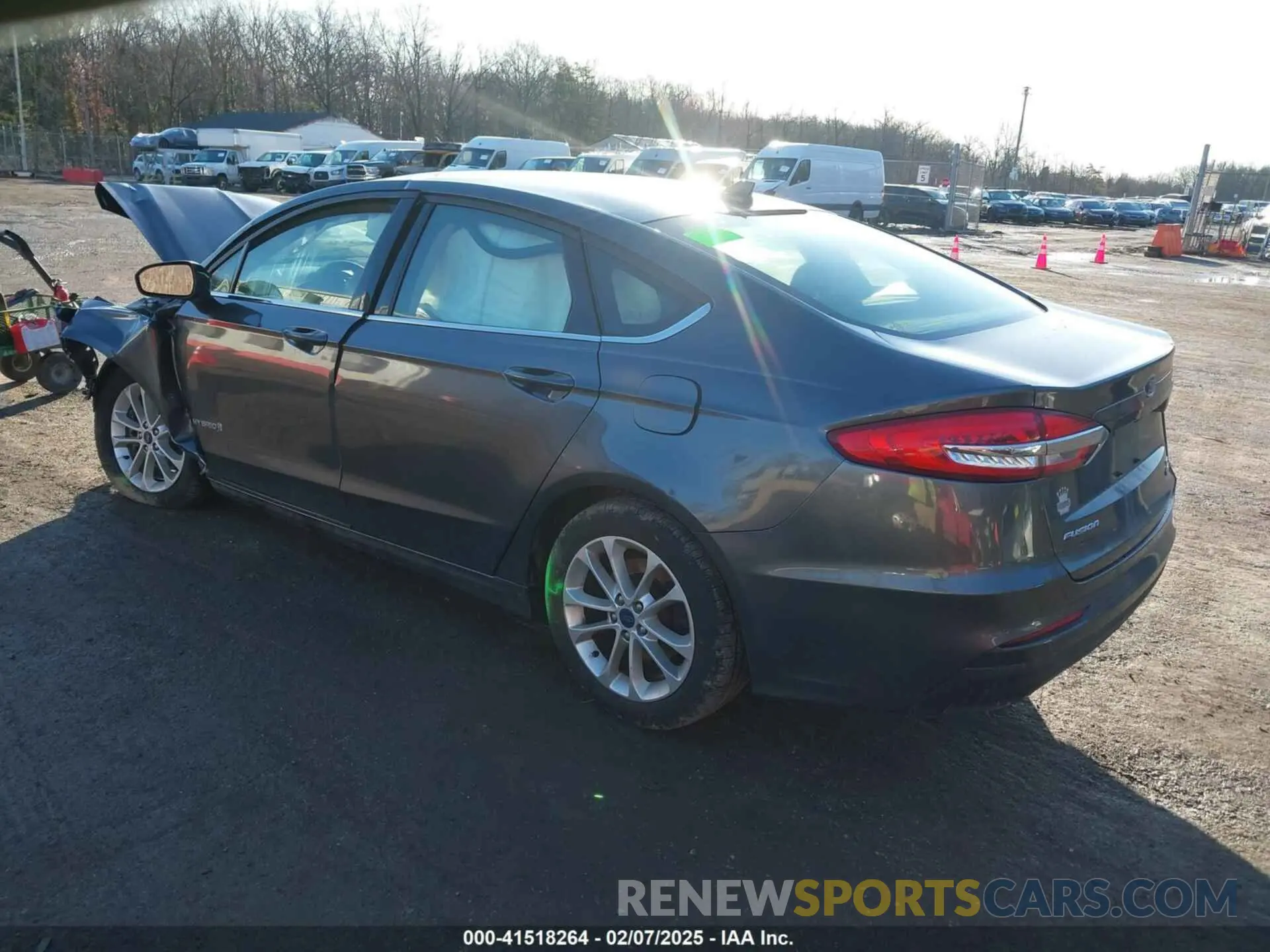 3 Фотография поврежденного автомобиля 3FA6P0LU0KR162935 FORD FUSION HYBRID 2019