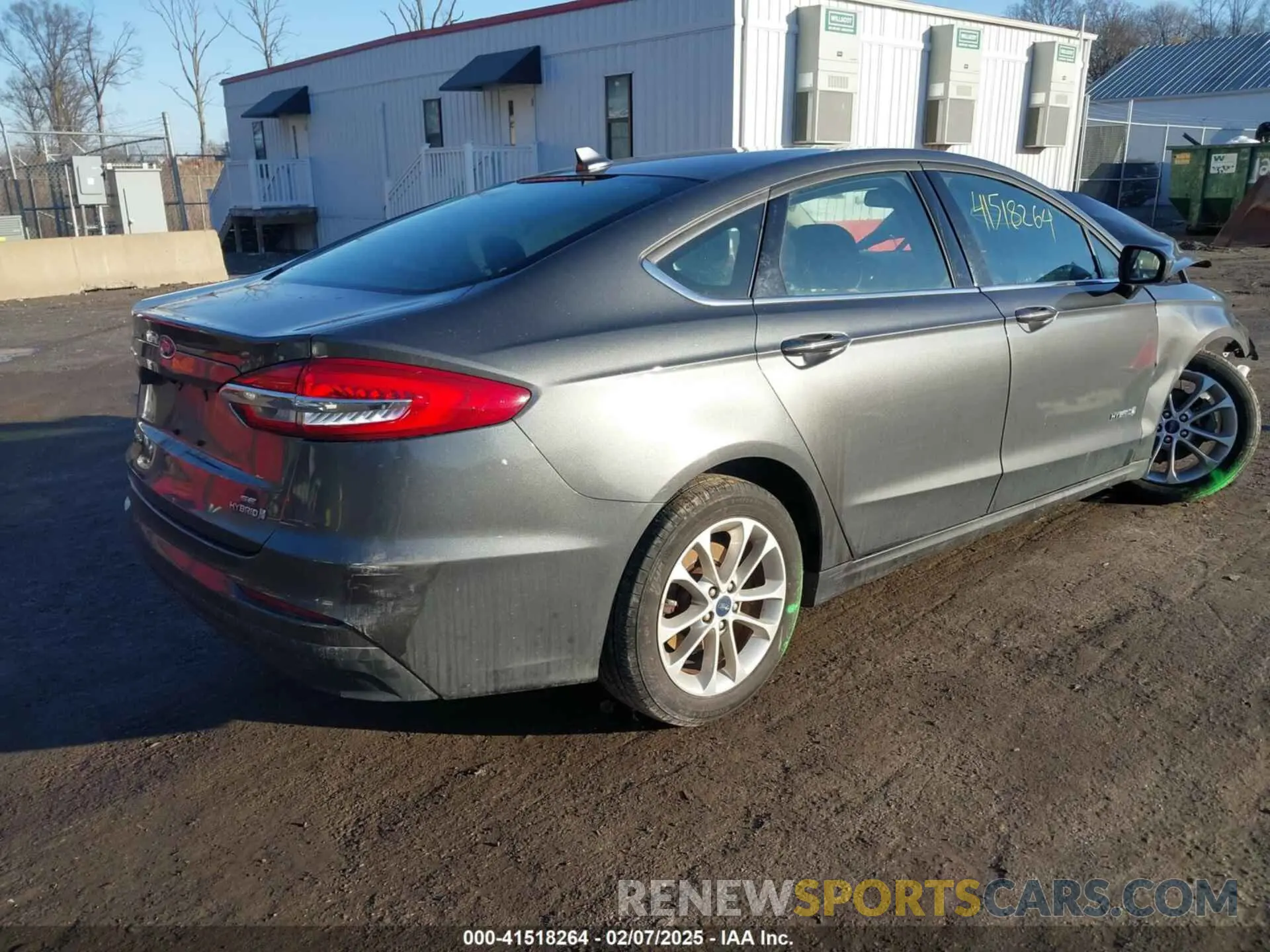 4 Фотография поврежденного автомобиля 3FA6P0LU0KR162935 FORD FUSION HYBRID 2019