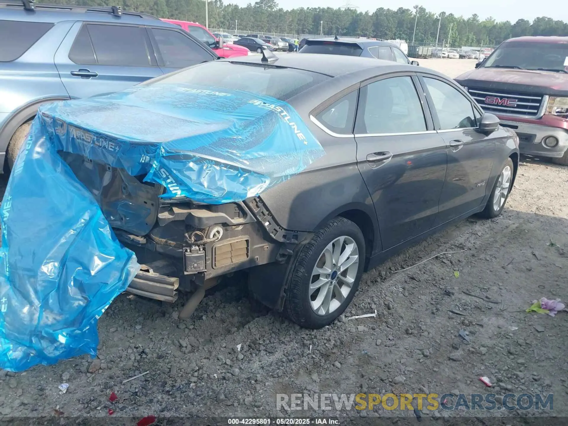 4 Photograph of a damaged car 3FA6P0LU0KR240422 FORD FUSION HYBRID 2019