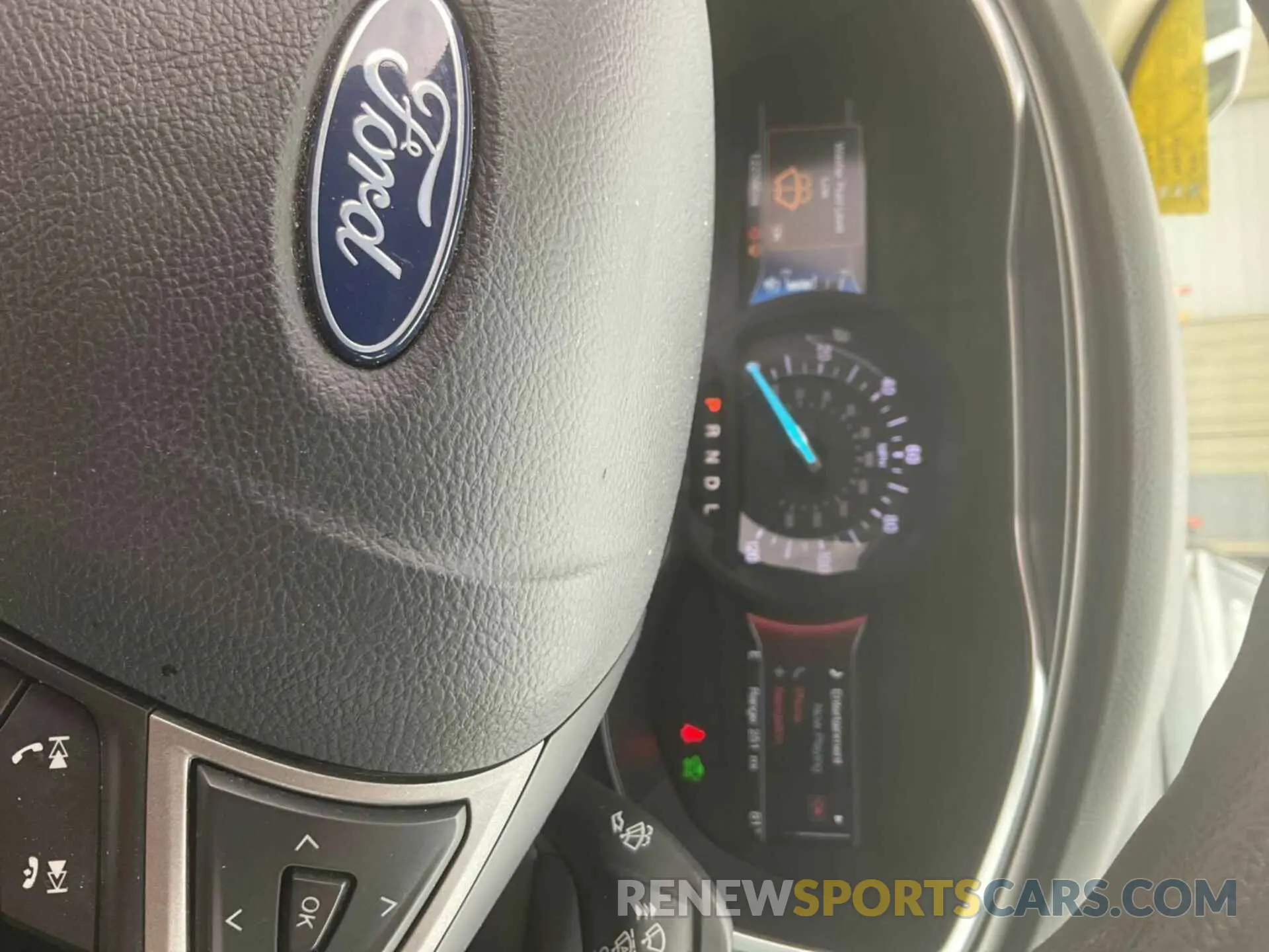 1 Фотография поврежденного автомобиля 3FA6P0LU0KR255633 FORD FUSION HYBRID 2019