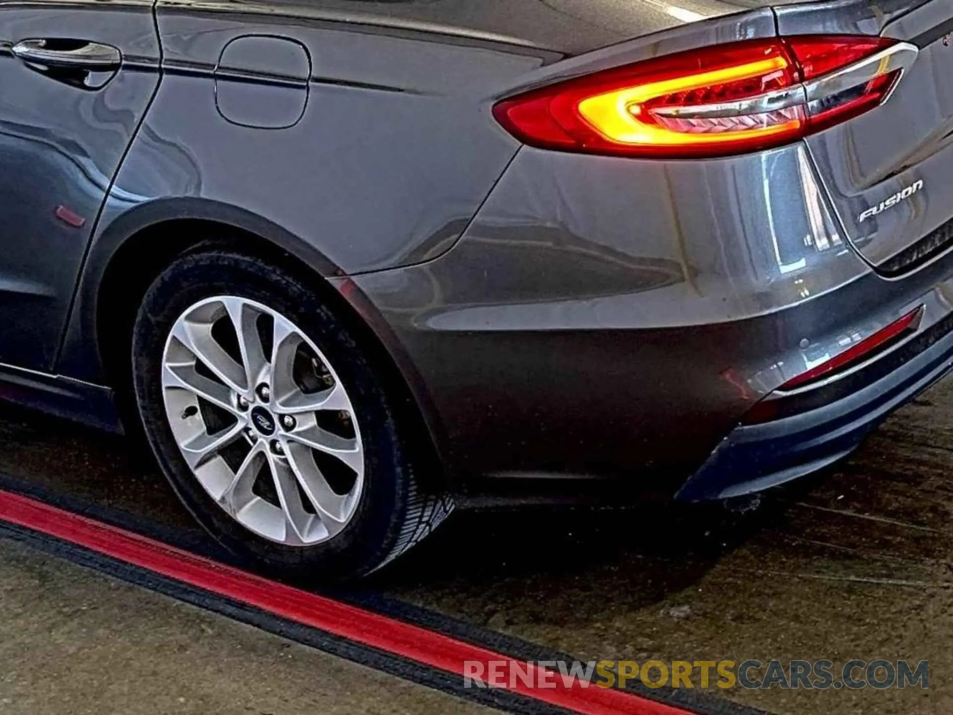 19 Фотография поврежденного автомобиля 3FA6P0LU0KR255633 FORD FUSION HYBRID 2019