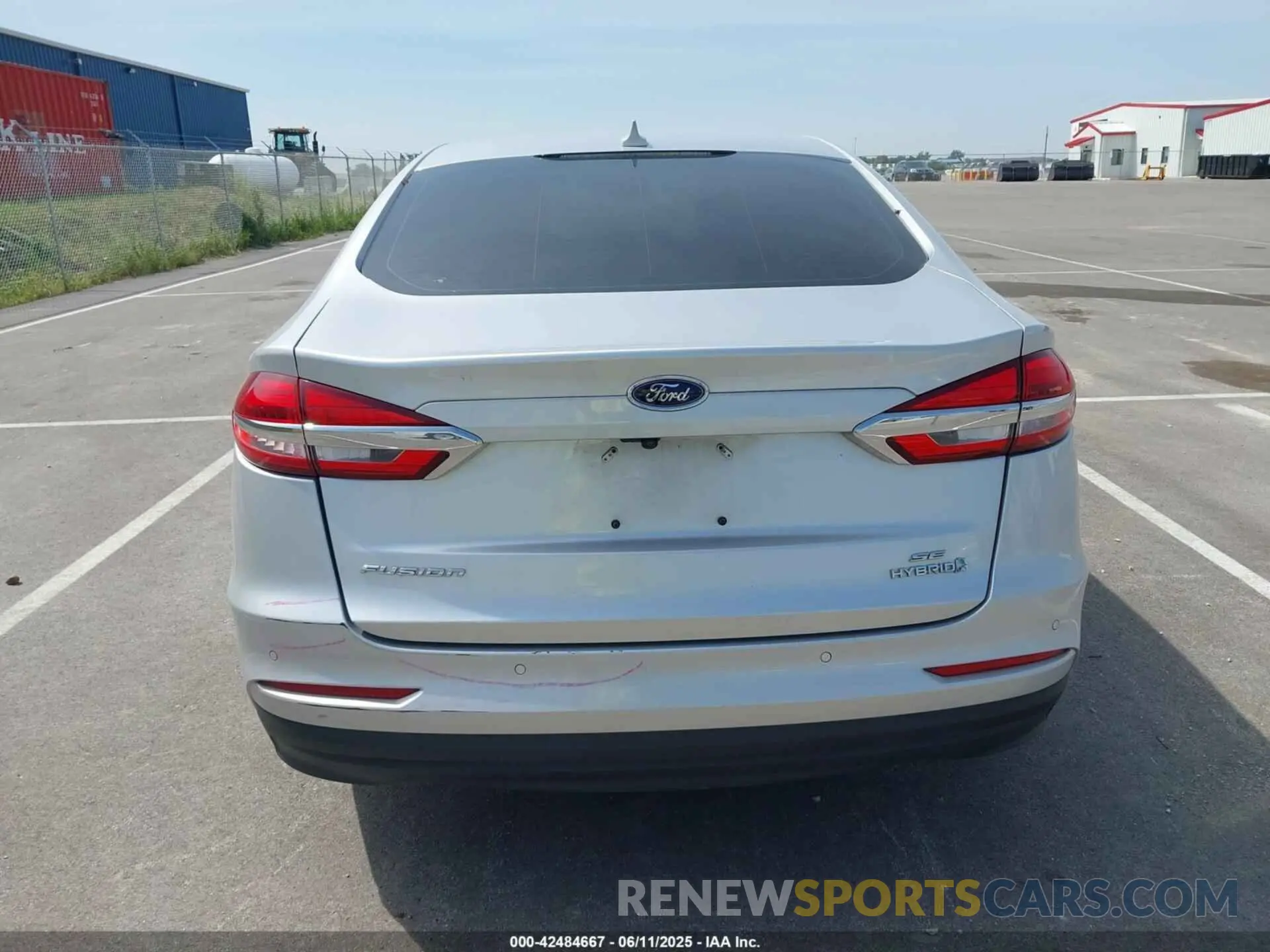 17 Photograph of a damaged car 3FA6P0LU0KR257687 FORD FUSION HYBRID 2019