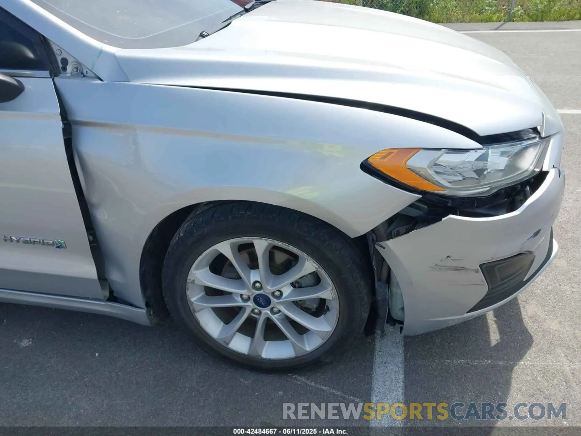 18 Photograph of a damaged car 3FA6P0LU0KR257687 FORD FUSION HYBRID 2019