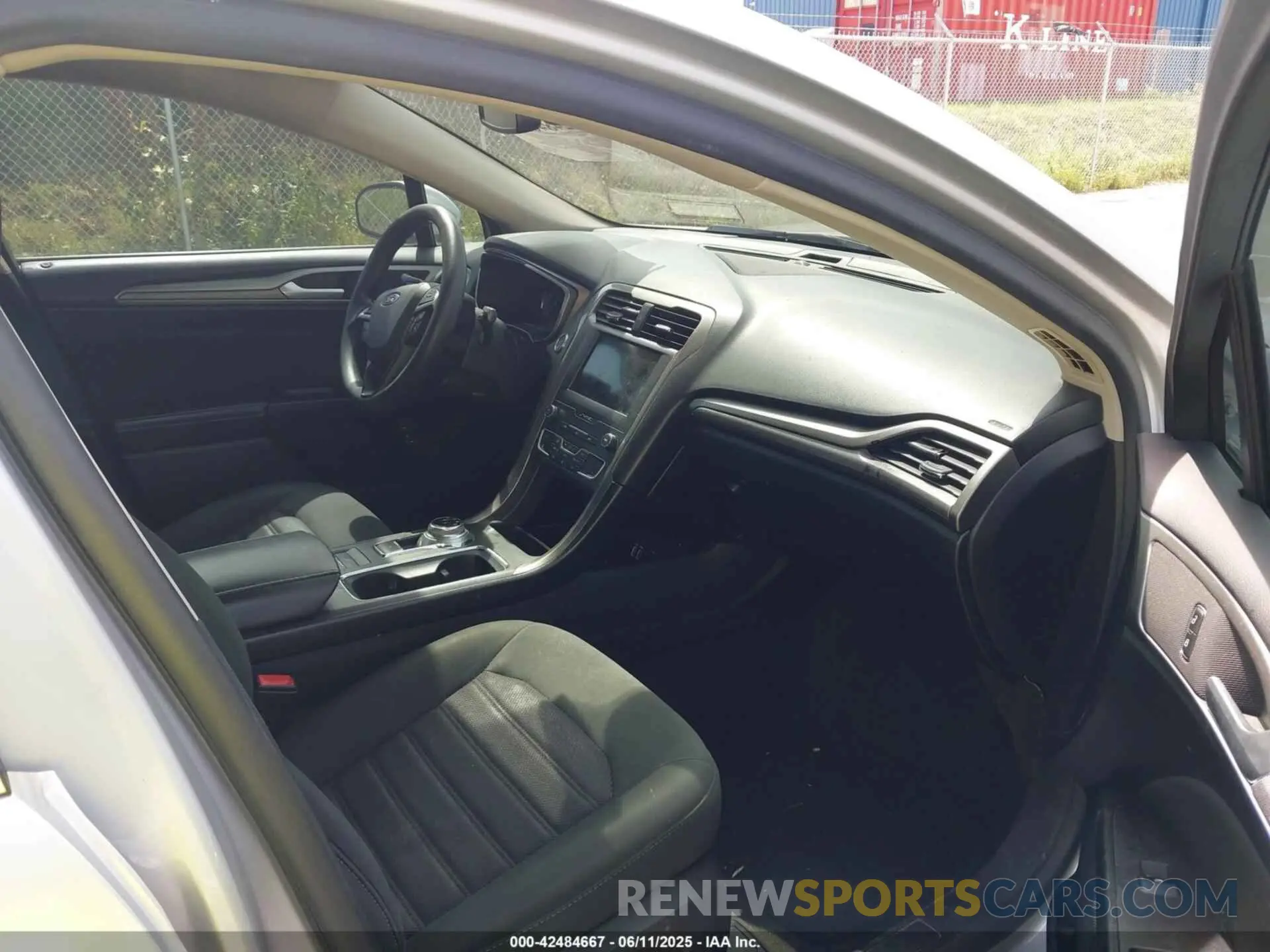 5 Photograph of a damaged car 3FA6P0LU0KR257687 FORD FUSION HYBRID 2019