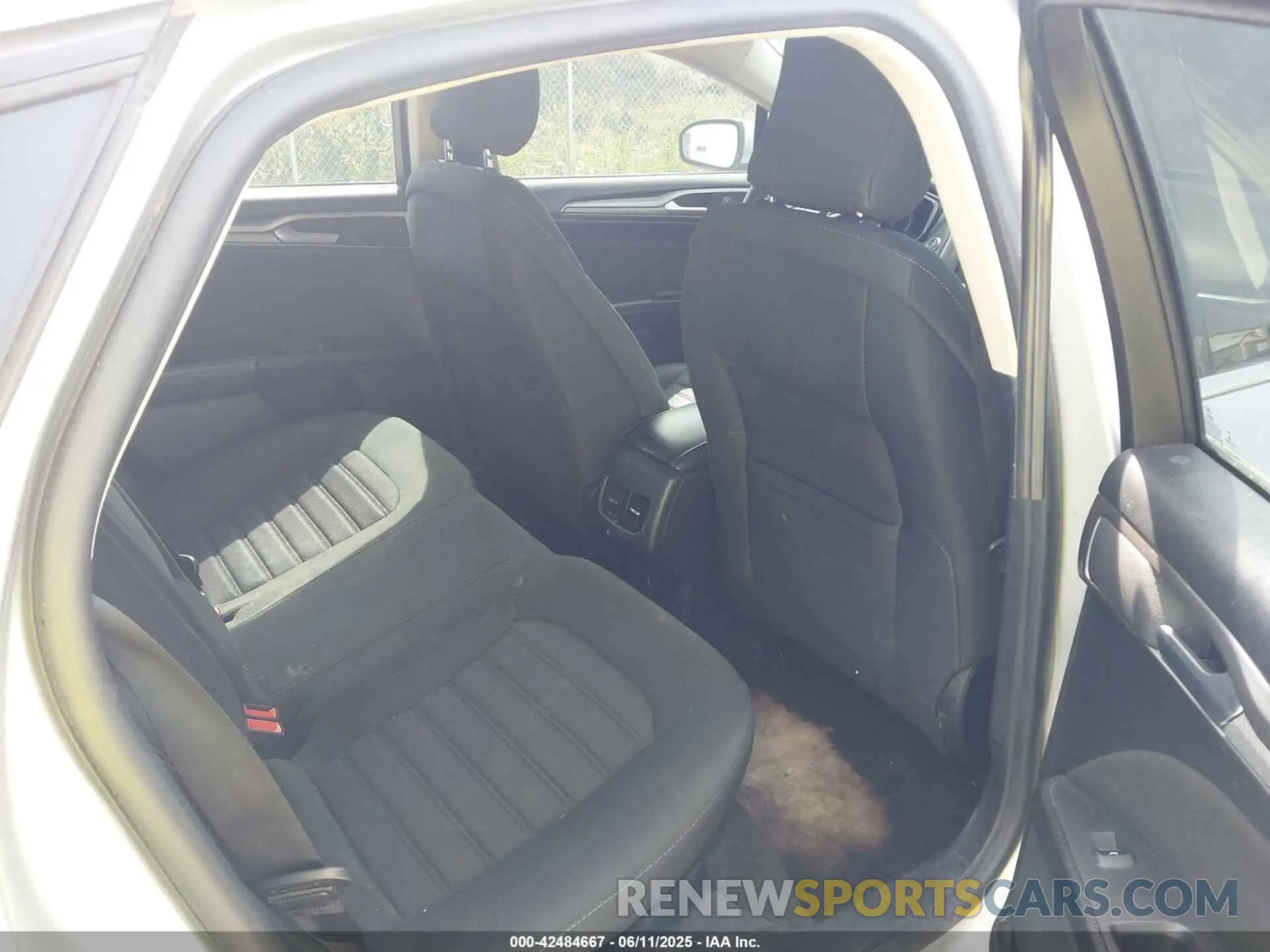8 Photograph of a damaged car 3FA6P0LU0KR257687 FORD FUSION HYBRID 2019