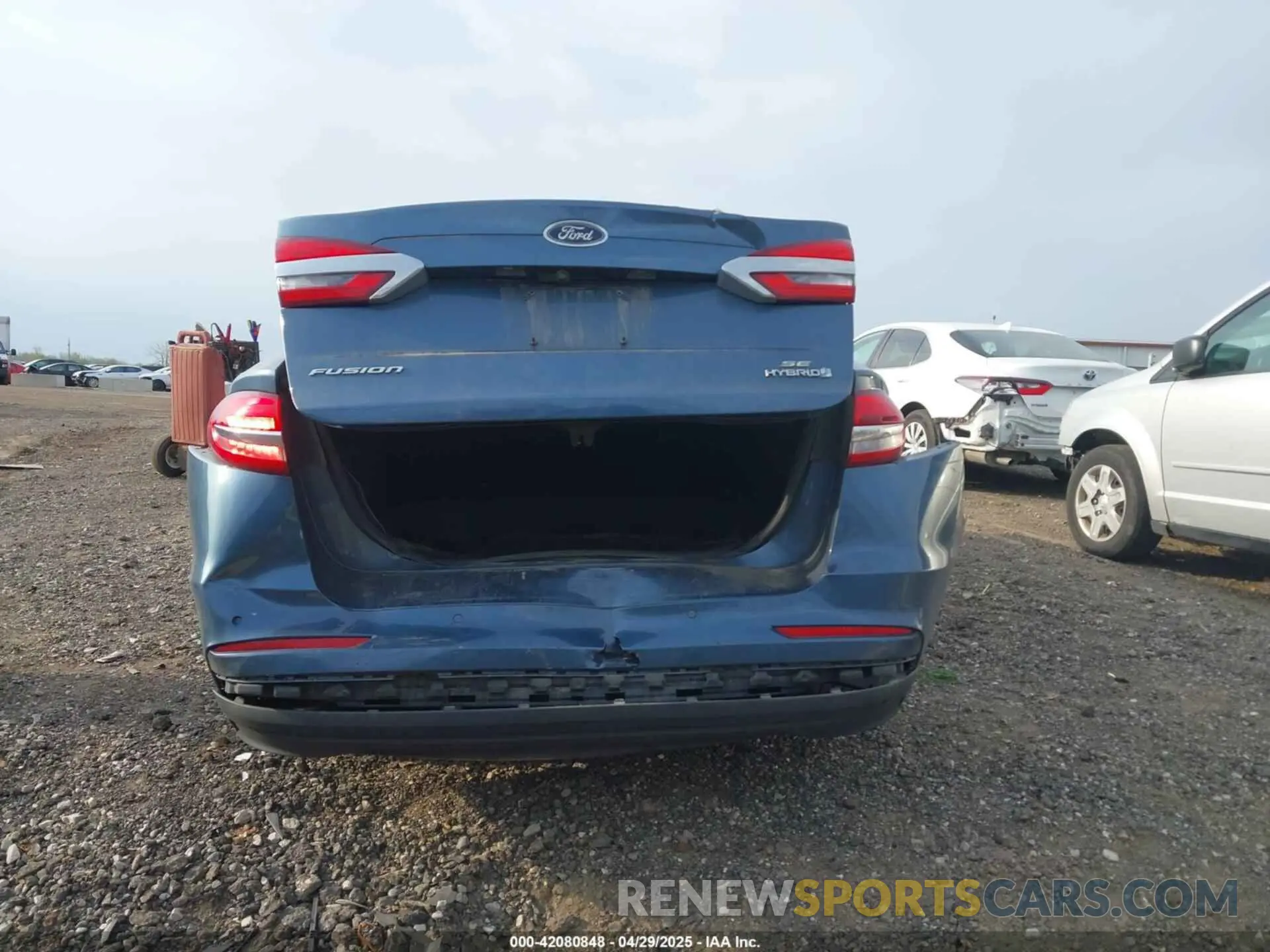 16 Photograph of a damaged car 3FA6P0LU1KR108172 FORD FUSION HYBRID 2019