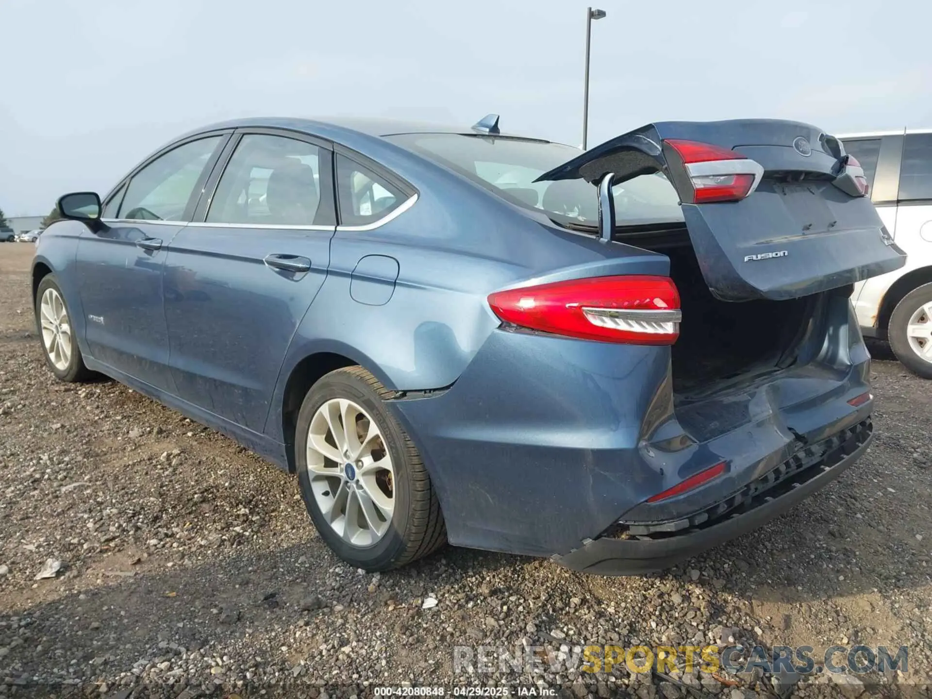 3 Photograph of a damaged car 3FA6P0LU1KR108172 FORD FUSION HYBRID 2019
