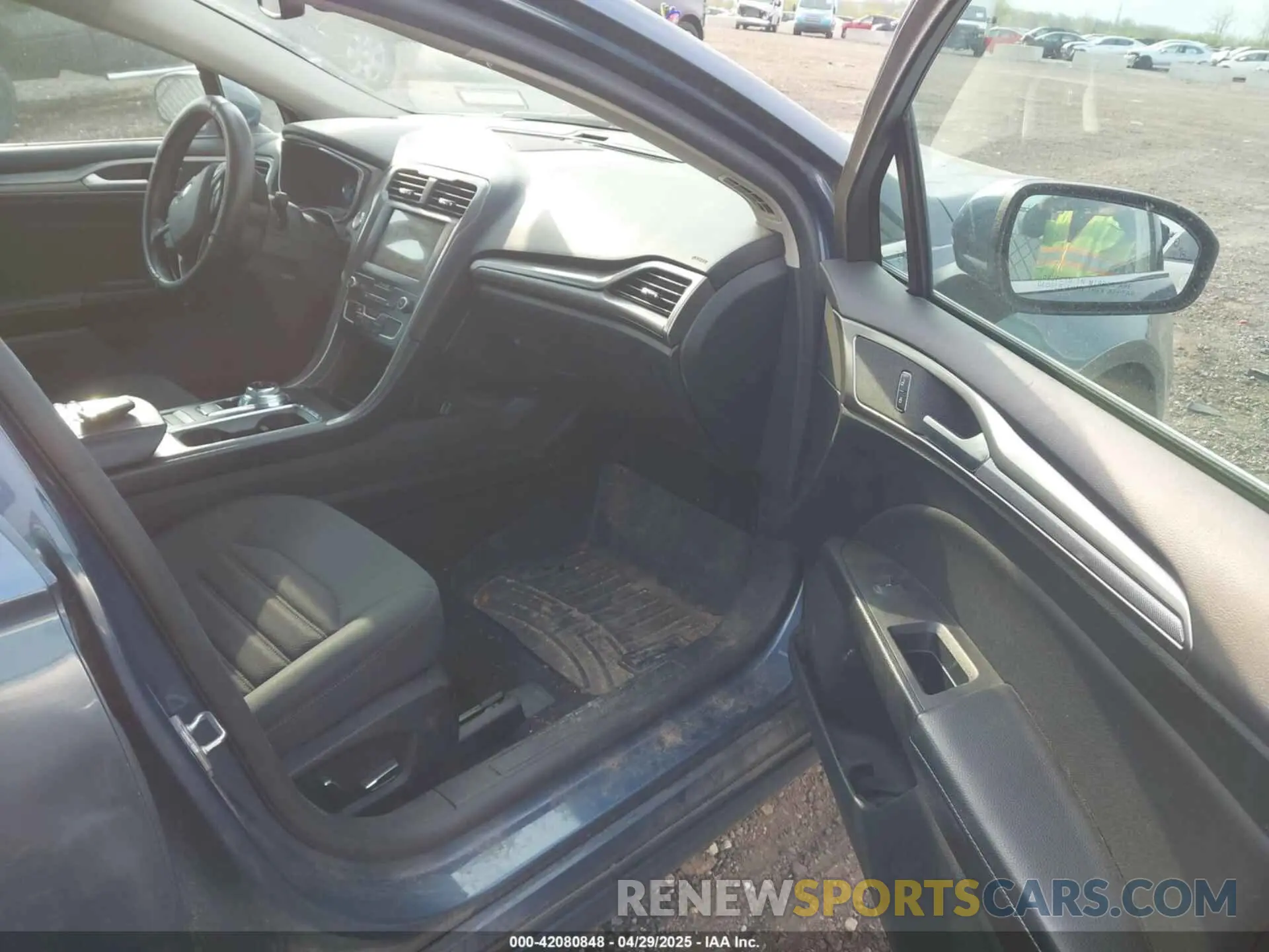 5 Photograph of a damaged car 3FA6P0LU1KR108172 FORD FUSION HYBRID 2019