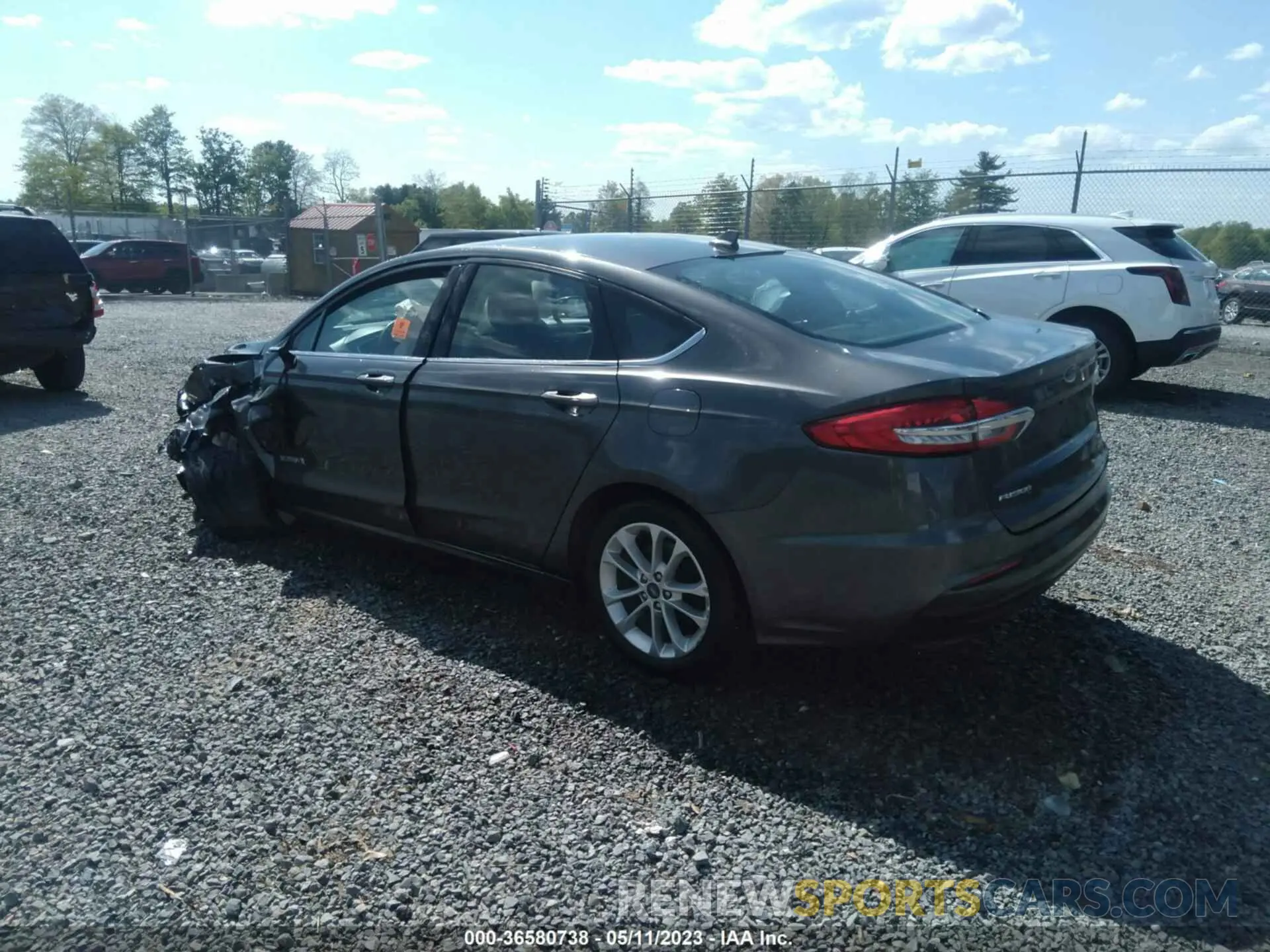 3 Фотография поврежденного автомобиля 3FA6P0LU1KR120208 FORD FUSION HYBRID 2019
