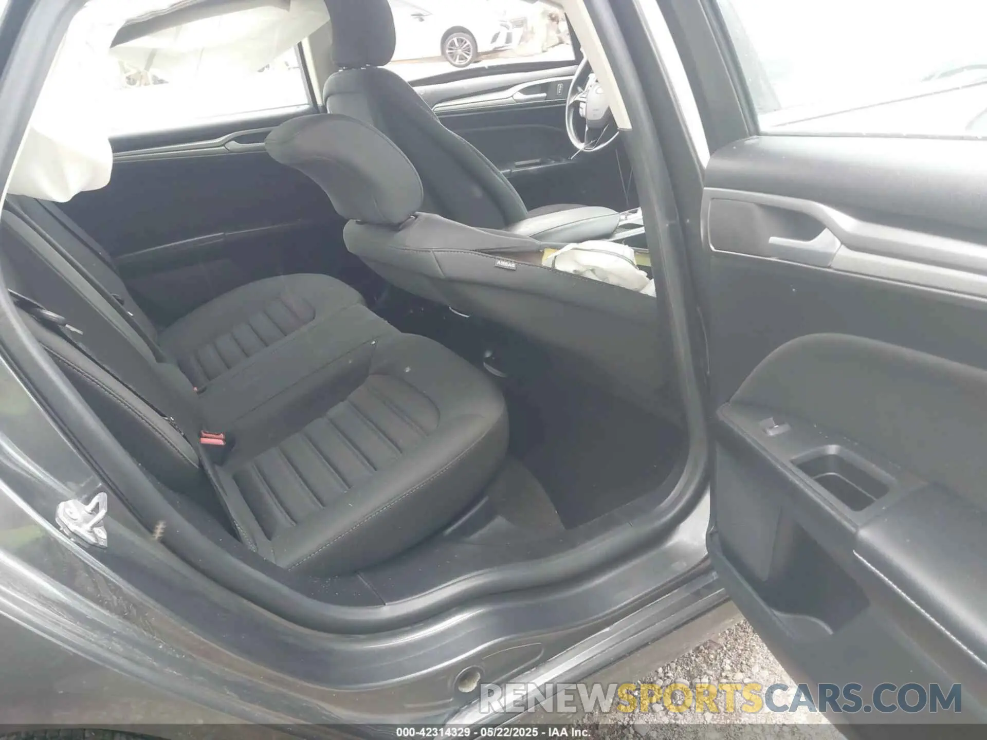 8 Photograph of a damaged car 3FA6P0LU1KR154794 FORD FUSION HYBRID 2019
